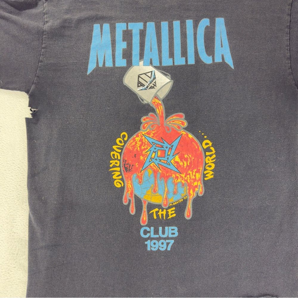 Giant VTG Metallica Covering the World Club 1997 Giant Tag Men's Size US L / EU 52-54 / 3 - 4 Thumbnail
