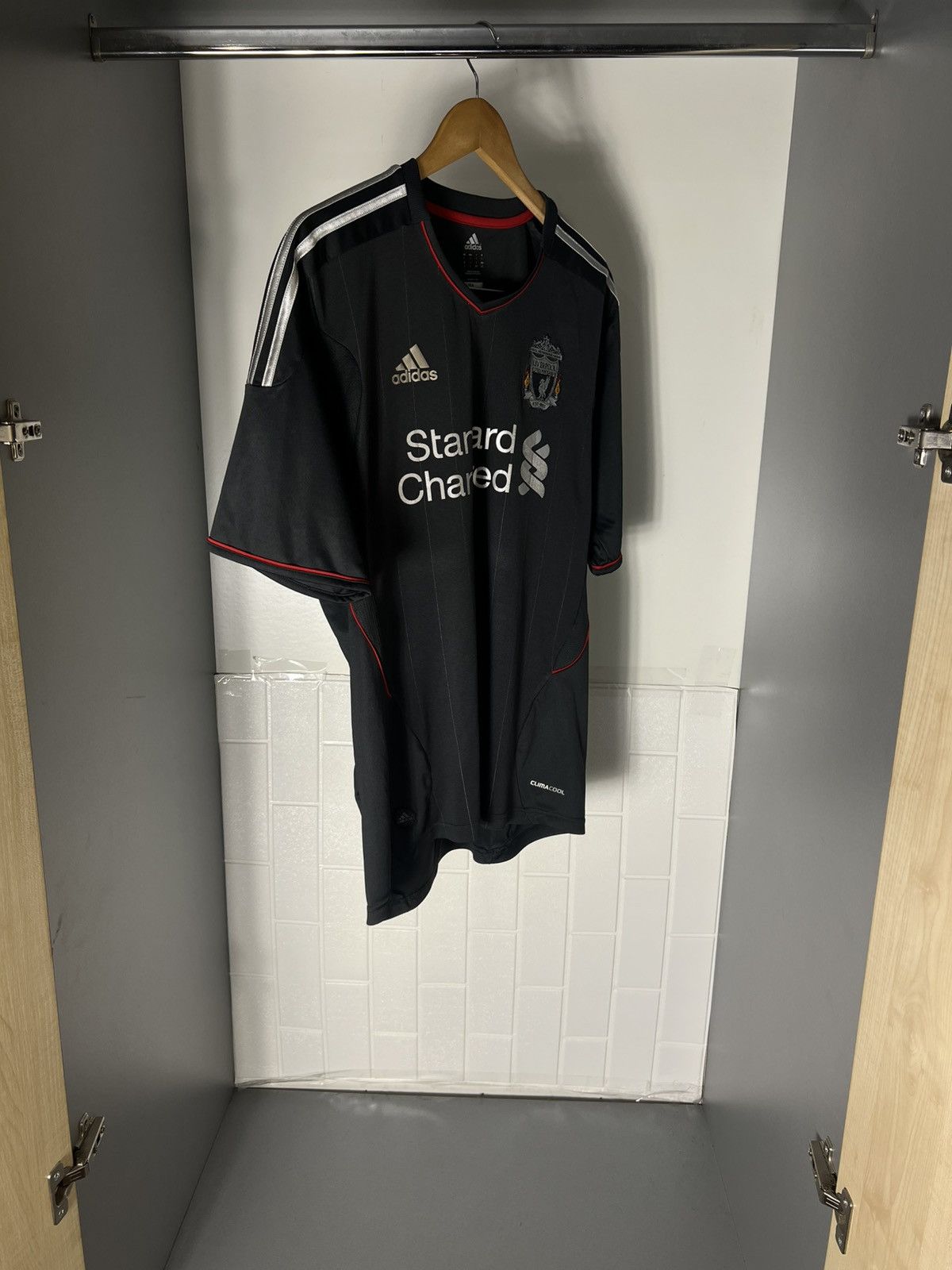 Adidas VINTAGE ADIDAS FC LIVERPOOL ENGLAND SOCCER JERSEY RETRO Y2K Size US L / EU 52-54 / 3 - 5 Thumbnail