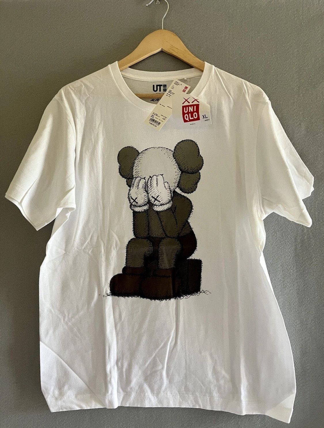 Kaws × Uniqlo Kaws x Uniqlo "Passing Through" Tee Size US L / EU 52-54 / 3 - 1 Thumbnail