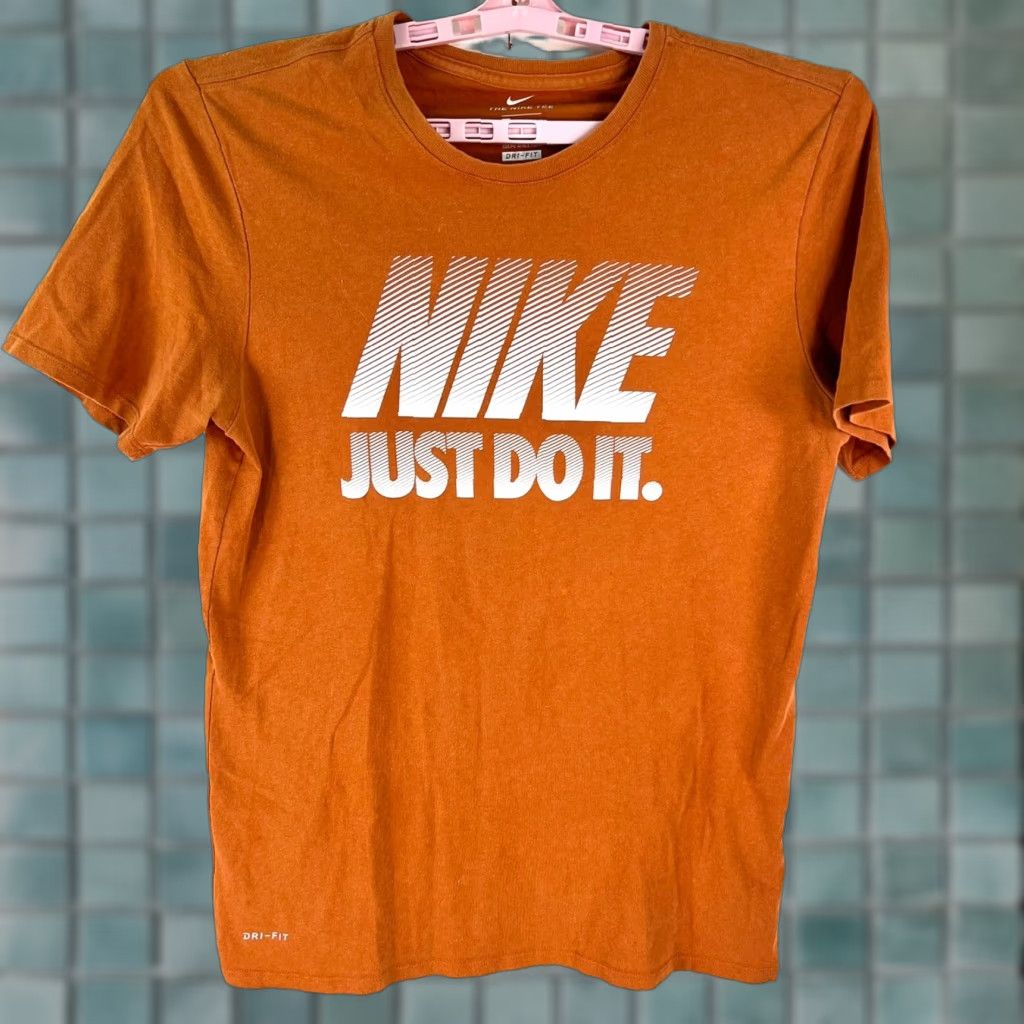 Nike Nike Dri-FIT Graphic Tee Adult Large L Orange Swoosh USA Mens Size US L / EU 52-54 / 3 - 1 Thumbnail