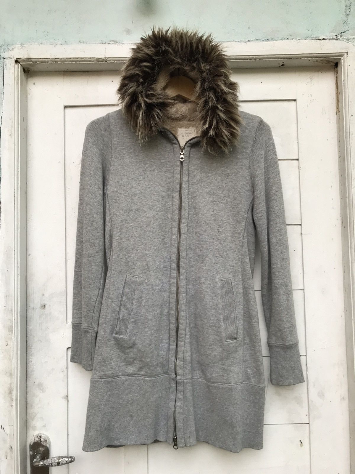 Le Grande Bleu (L.G.B.) Original wash by Uniqlo fur hoodie LGB style Size US L / EU 52-54 / 3 - 1 Thumbnail