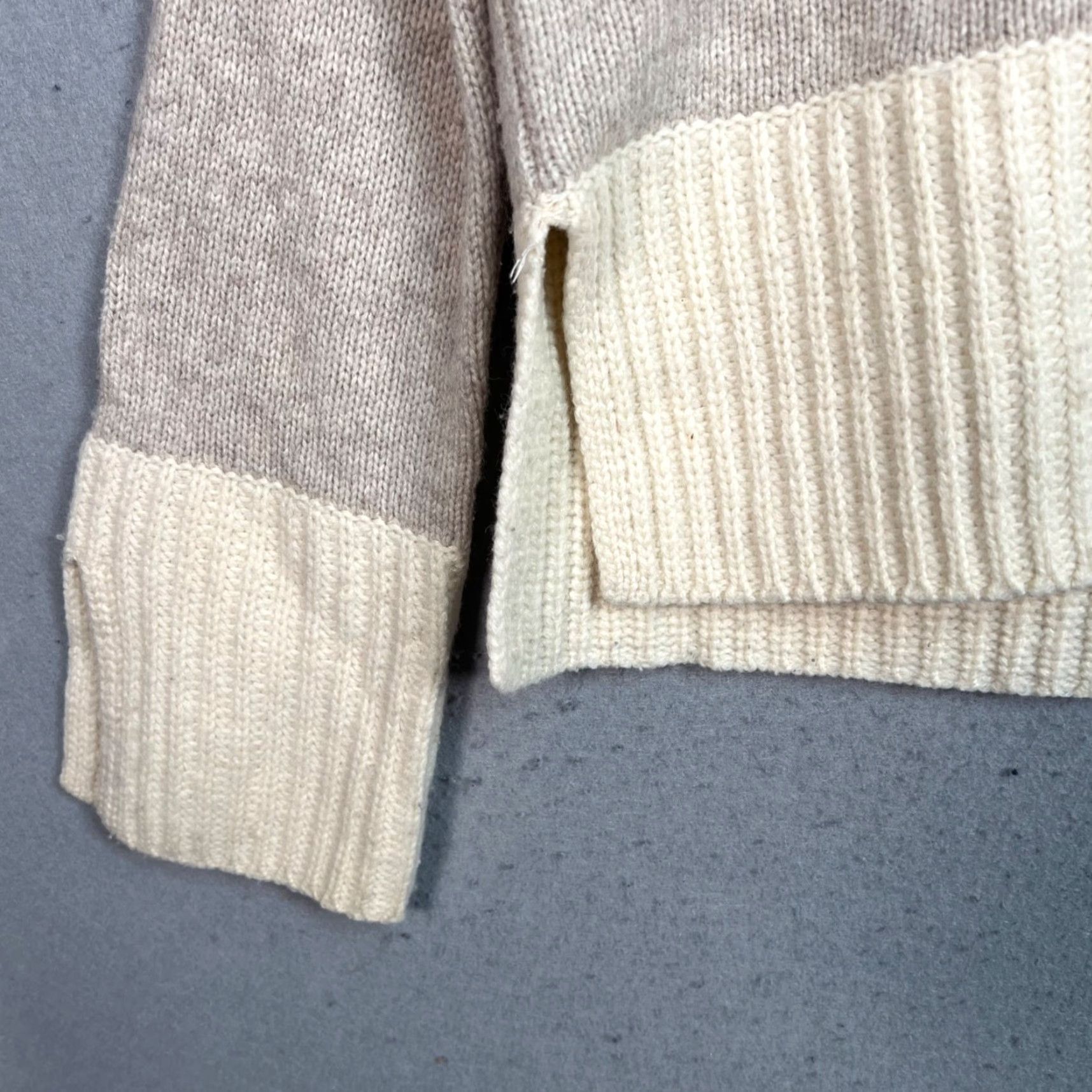 Vintage Derek Lam Denim Beige Wool-Blend V-Neck Sweater Womens Size Small Pullover Size S / US 4 / IT 40 - 7 Thumbnail