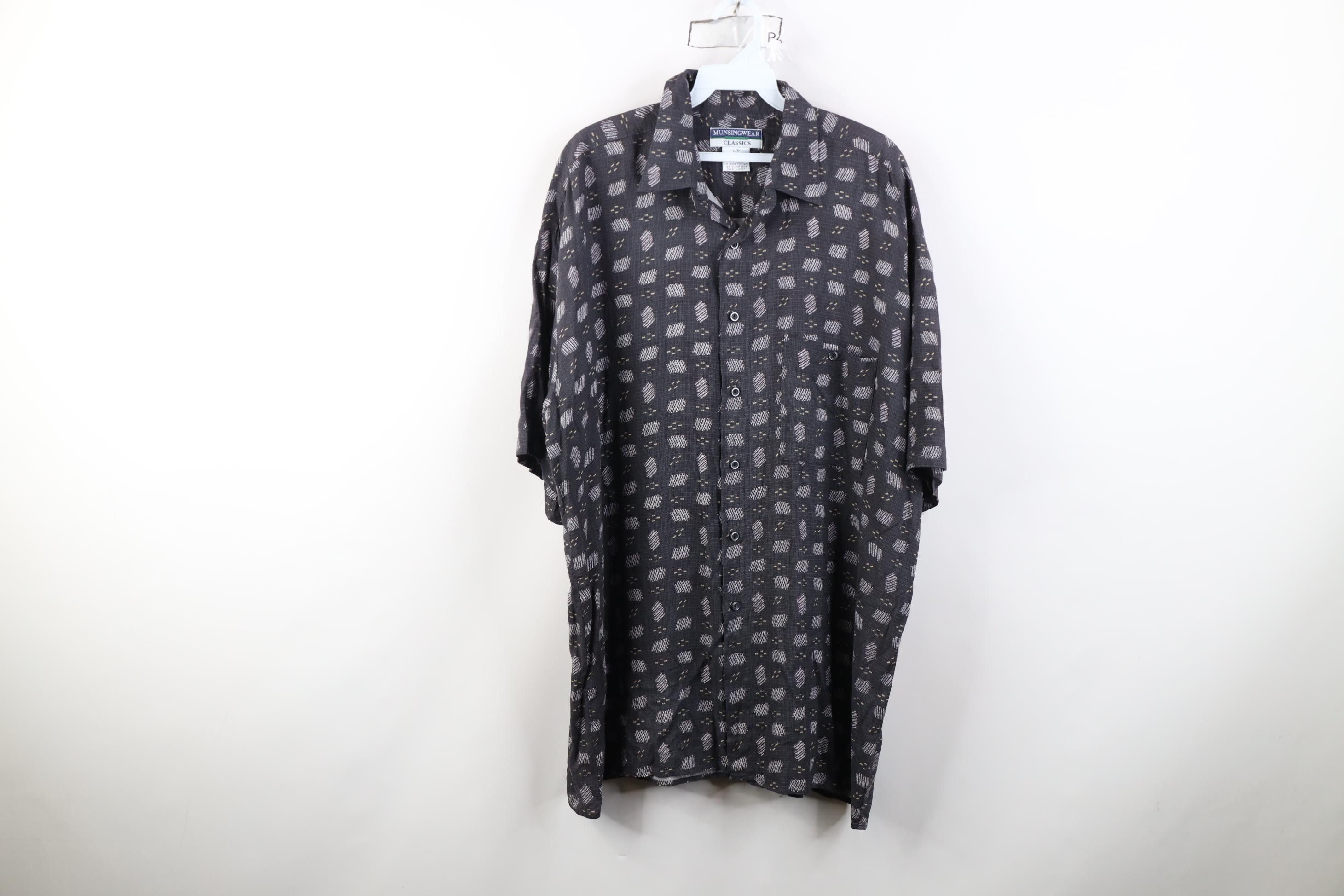 Vintage Vintage 90s Streetwear Gabardine Short Sleeve Button Shirt Size US L / EU 52-54 / 3 - 1 Thumbnail