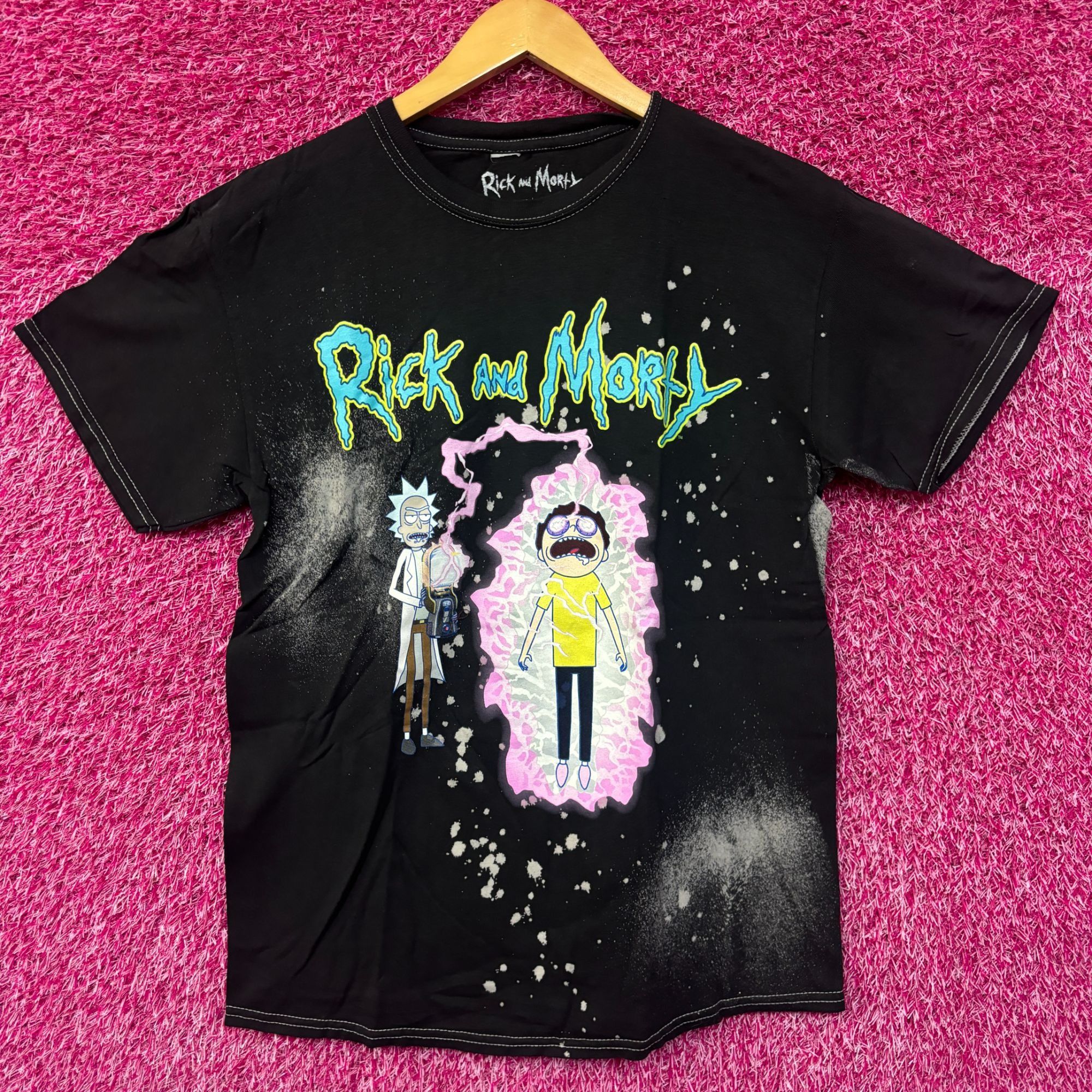 Cartoon Network Rick and Morty Zapping Morty bleach dye T-shirt size medium Size US M / EU 48-50 / 2 - 1 Thumbnail