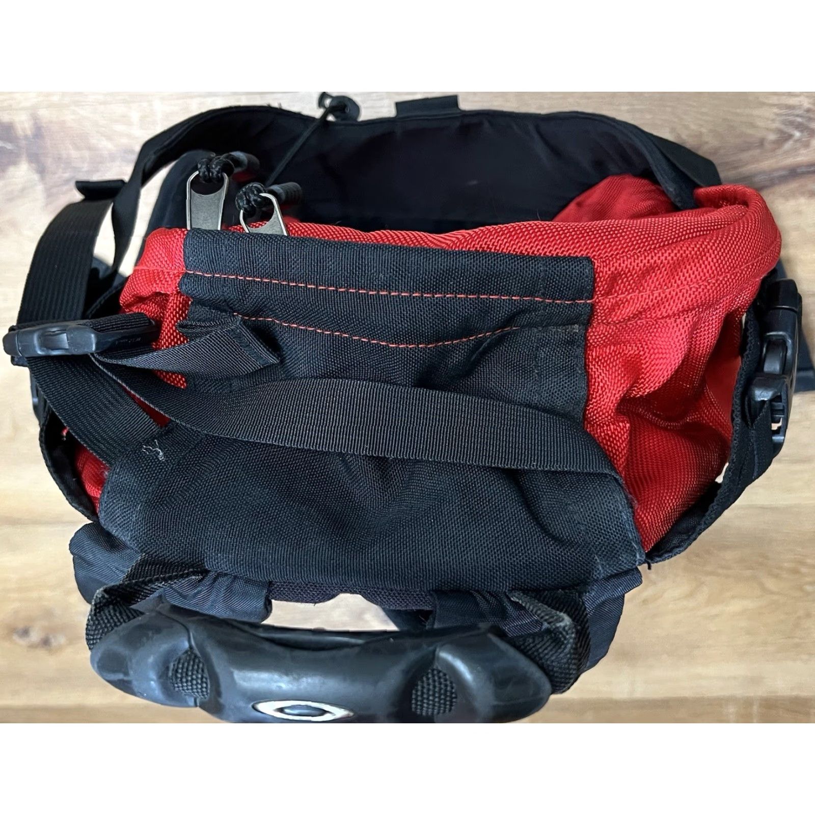 Oakley VINTAGE Oakley Icon Backback Red Black Bag Nylon Backpack Men 20” x 13” x 8” Outdoor Sports Nylon Oakley Icon 90s Y2K Bags Size ONE SIZE - 4 Thumbnail