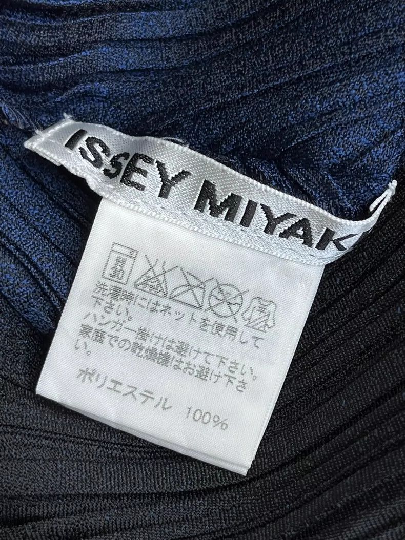 Issey Miyake Issey Miyake size:3 A deep blue to black gradient mainline Size S / US 4 / IT 40 - 6 Thumbnail