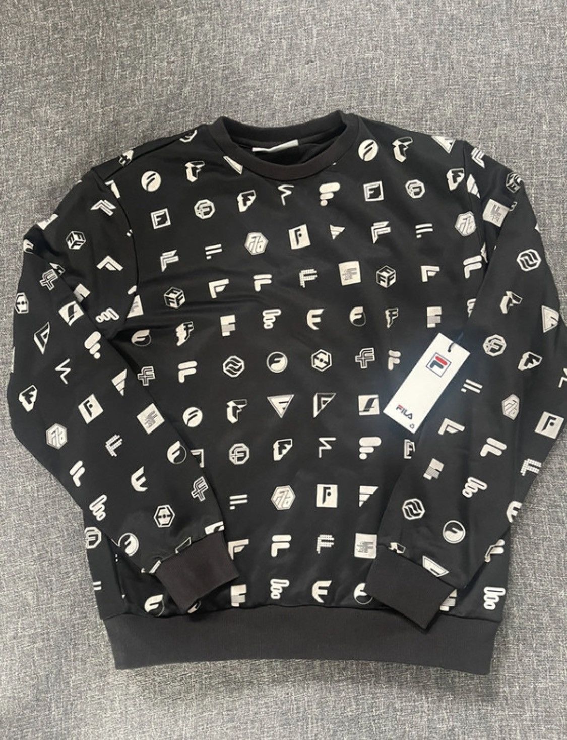 Fila FILa signature logo sweatshirt • New with tags Size US S / EU 44-46 / 1 - 1 Thumbnail
