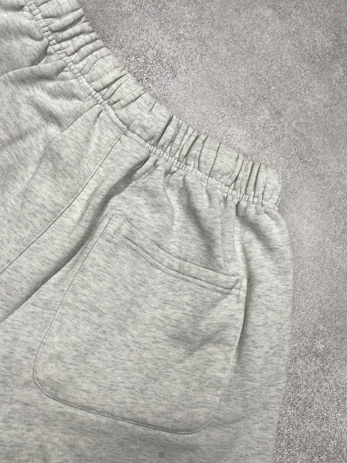 Essentials Fear of God Essentials Sweat Shorts Heather Grey Size US 32 / EU 48 - 8 Thumbnail