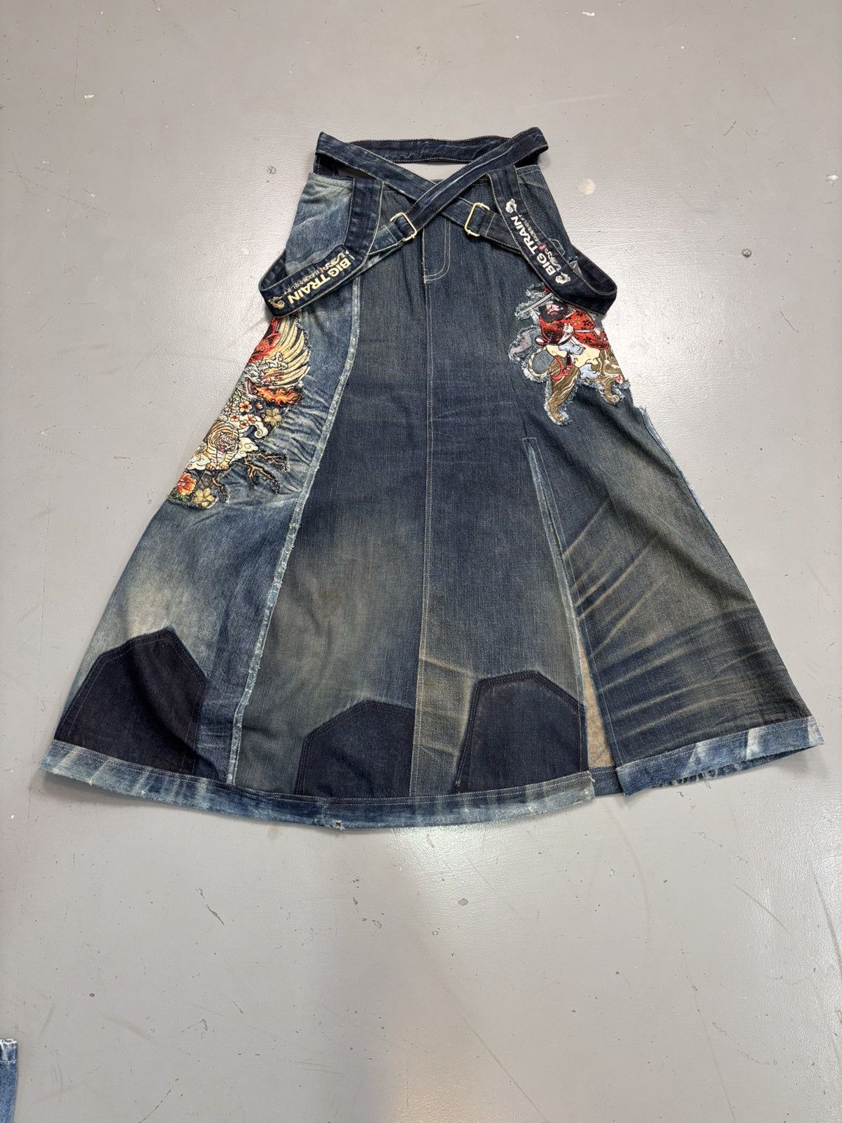 Japanese Brand Vintage Japanese embroidered reworked nomad denim skirt Size 28" / US 6 / IT 42 - 5 Thumbnail