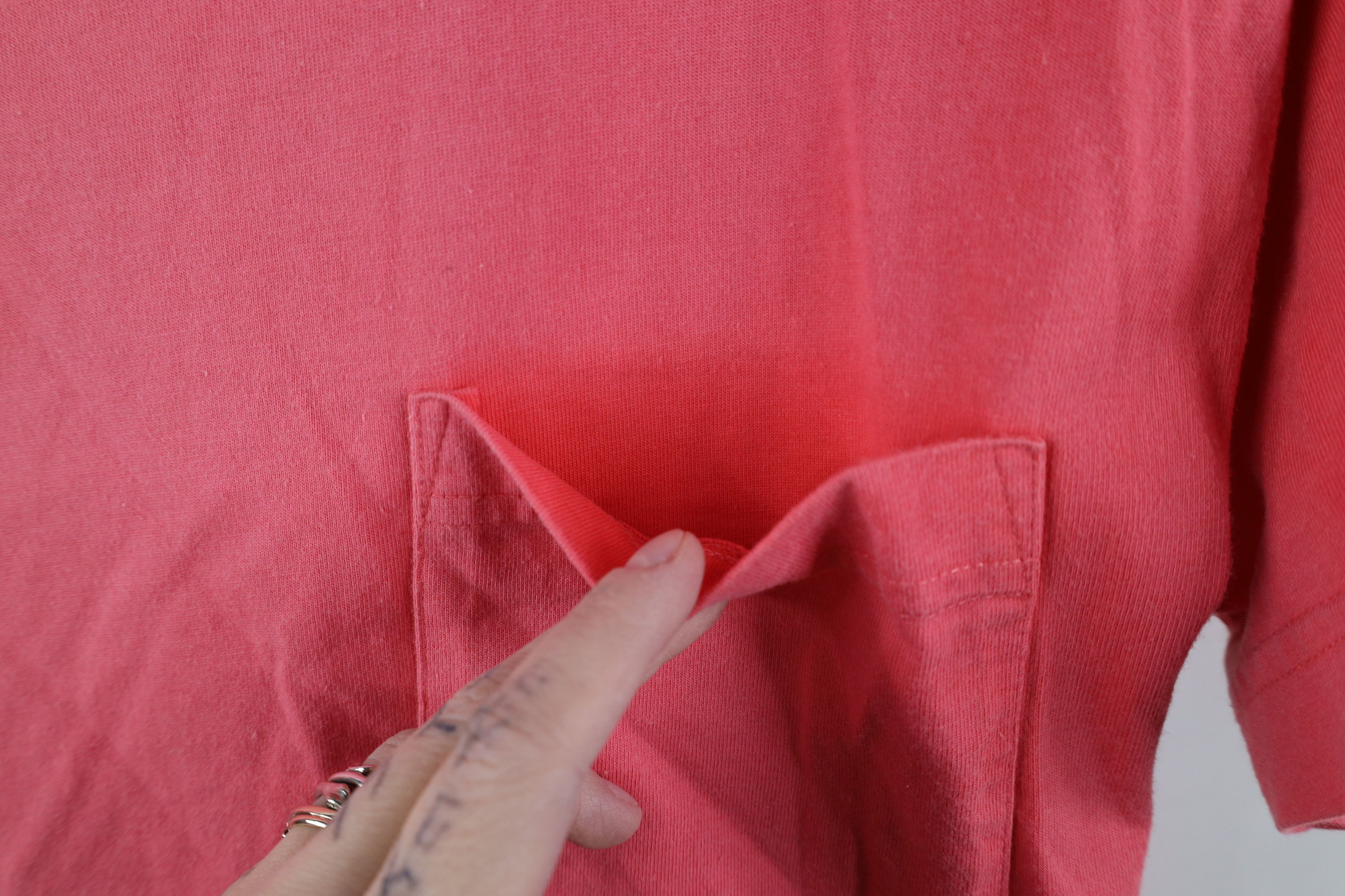 Vintage Vintage 90s Streetwear Blank Pocket T-Shirt Pink Cotton Size US S / EU 44-46 / 1 - 4 Thumbnail