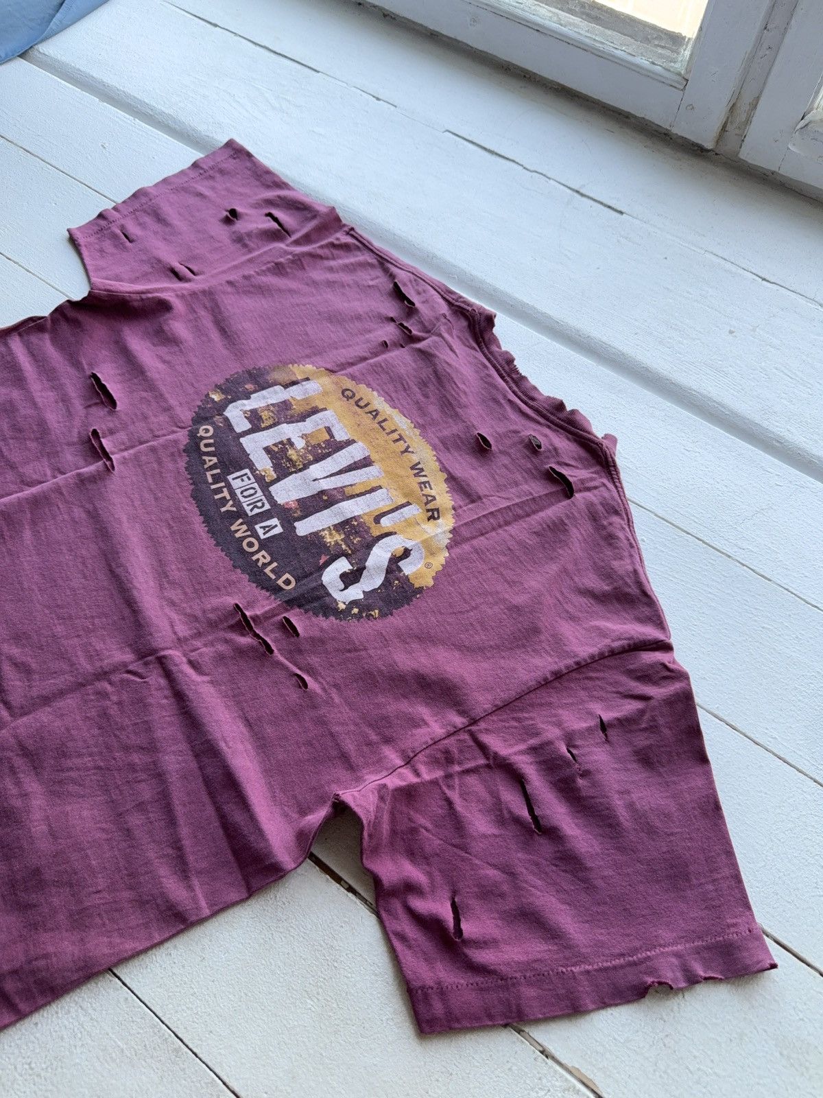 Levi's Vintage Clothing Vintage 90s Retro Levi’s Distressed Faded Tee shirt Size US L / EU 52-54 / 3 - 14 Thumbnail