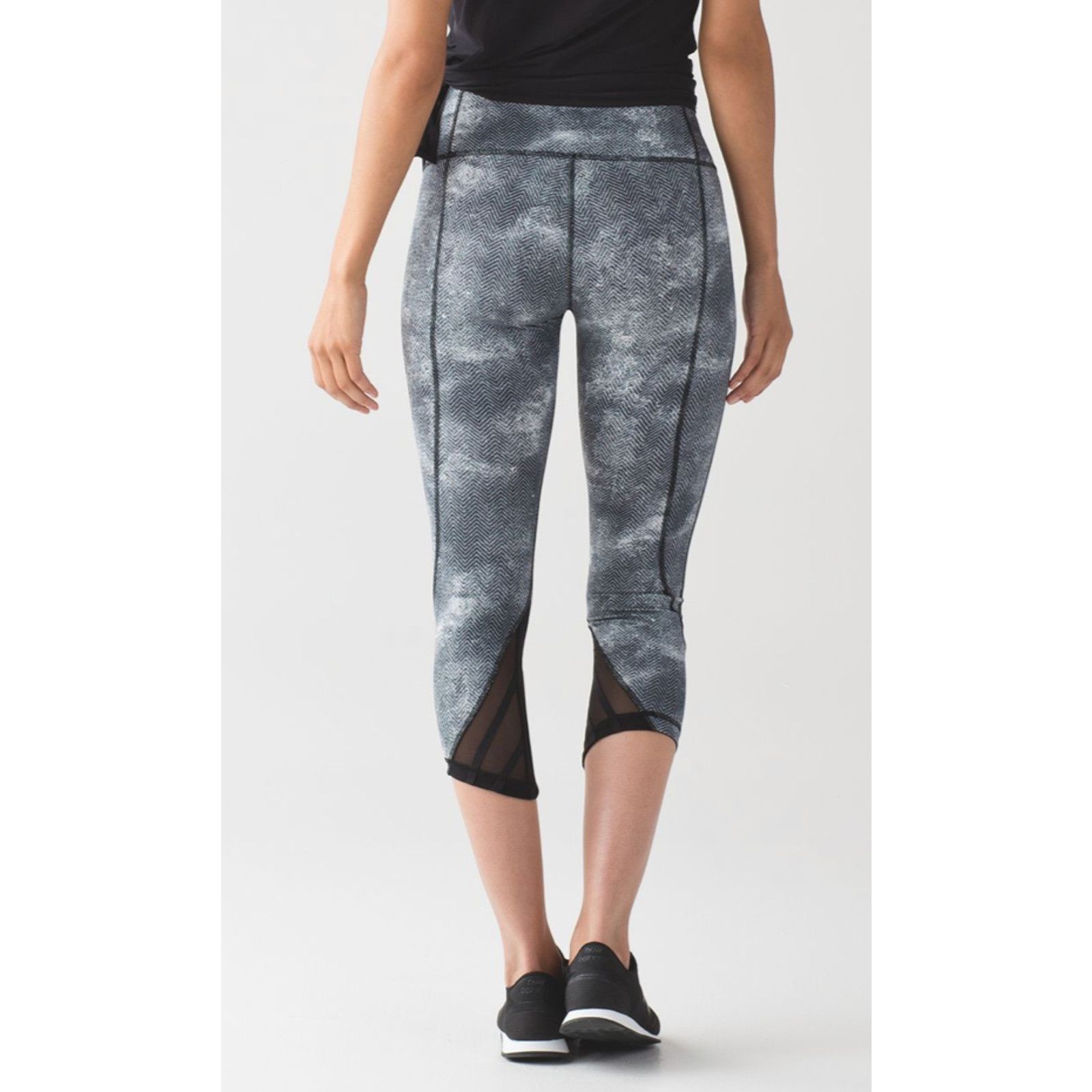 Lululemon Lululemon Essential Rhythm Crop Leggings Sz 4 Diffusion Lux Size 27" / US 4 / IT 40 - 2 Thumbnail