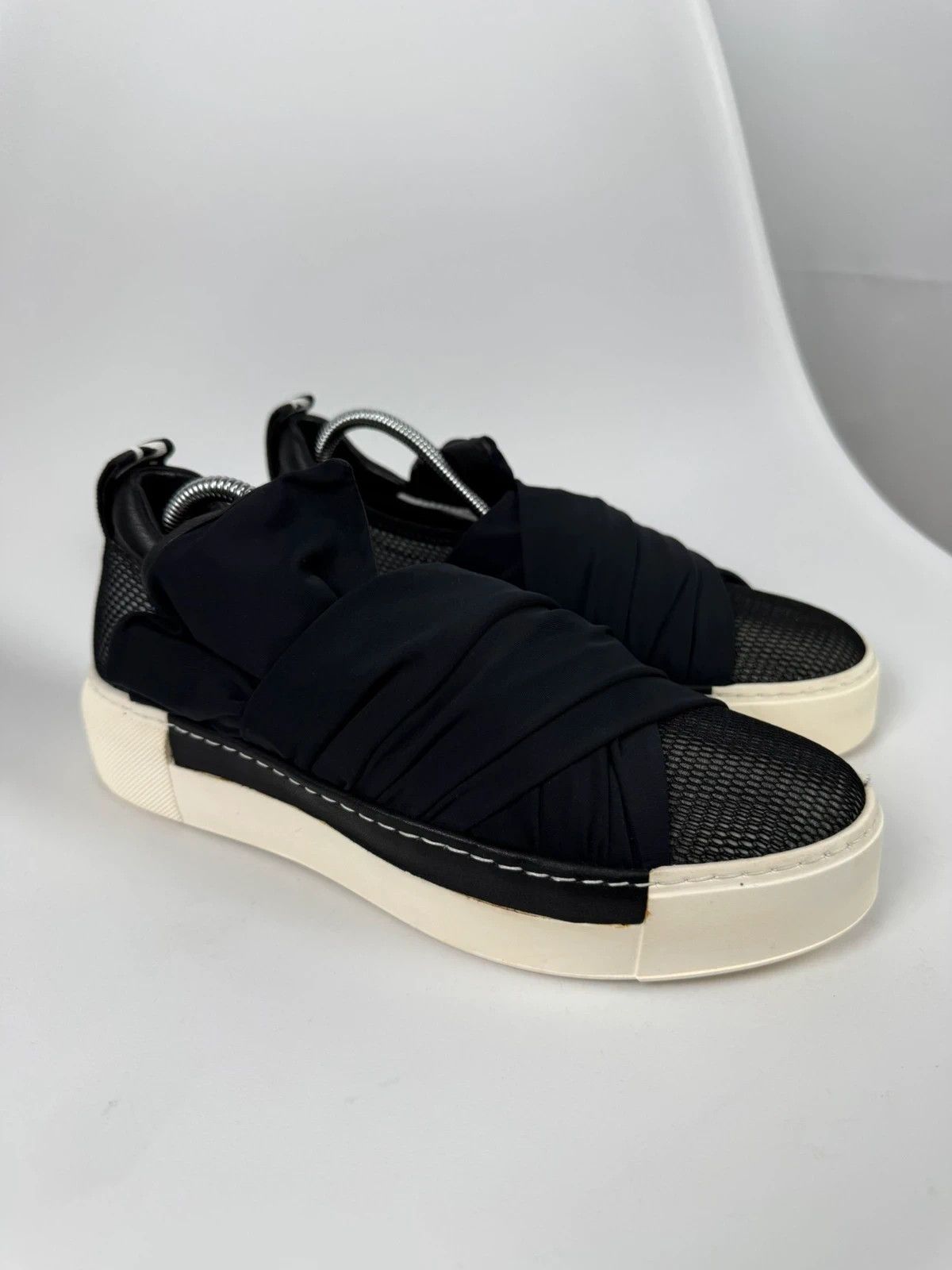 VIC MATI Vic Matie Bow Sneakers size 37 Size US 7 / IT 37 - 1 Thumbnail