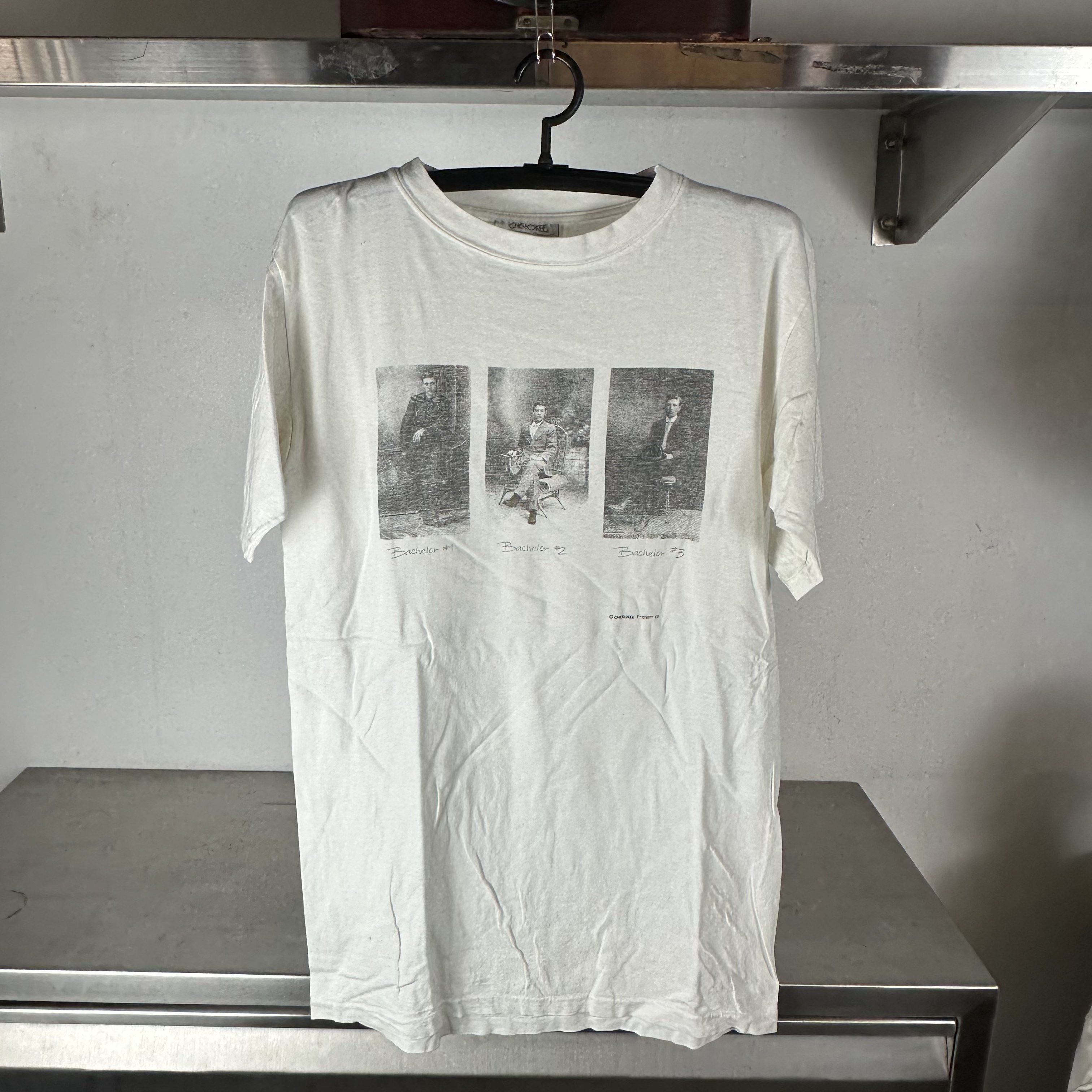 Vintage Vintage 90s Cherokee Bachelor Photography T-shirt Size US L / EU 52-54 / 3 - 1 Thumbnail