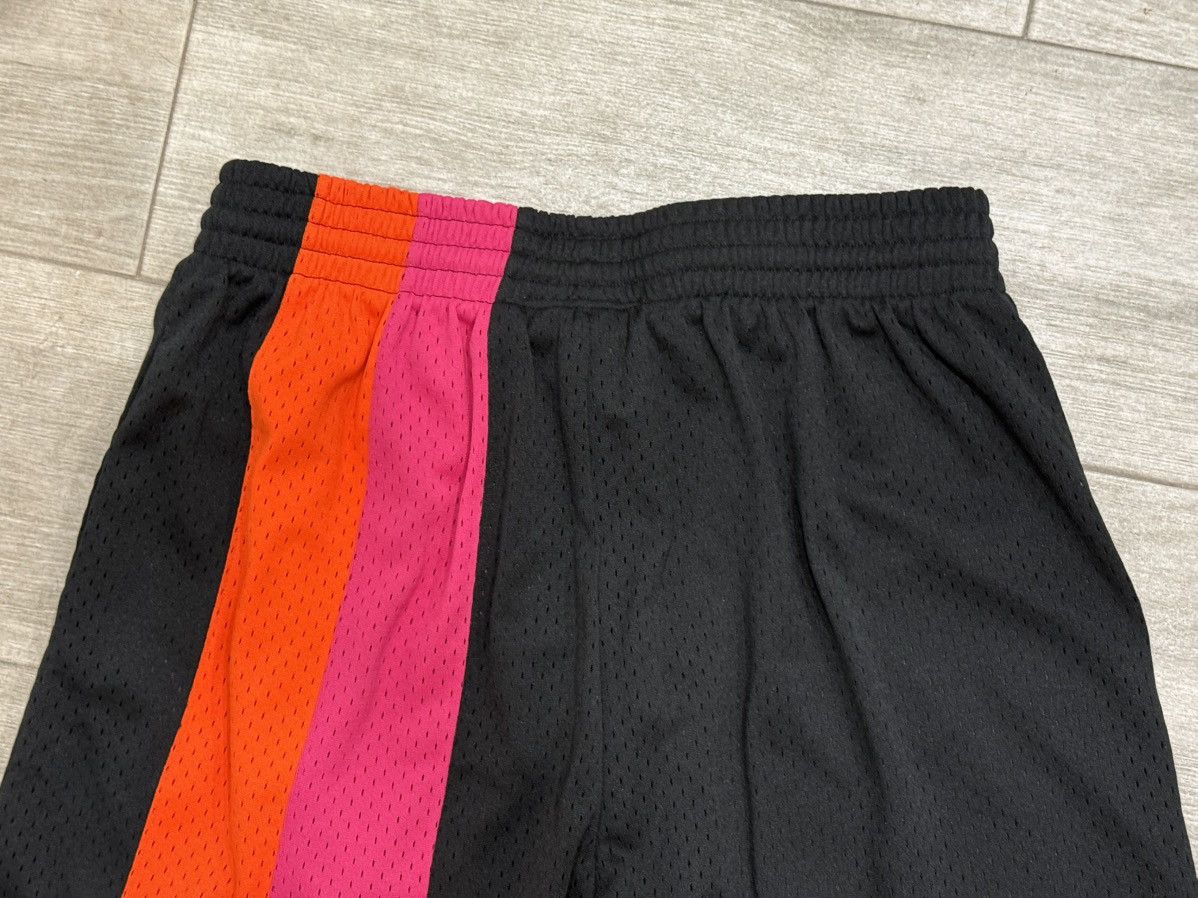 Mitchell & Ness Miami Heat Mitchell & Ness Hardwood Classics Shorts Sz Large Size US 36 / EU 52 - 12 Thumbnail