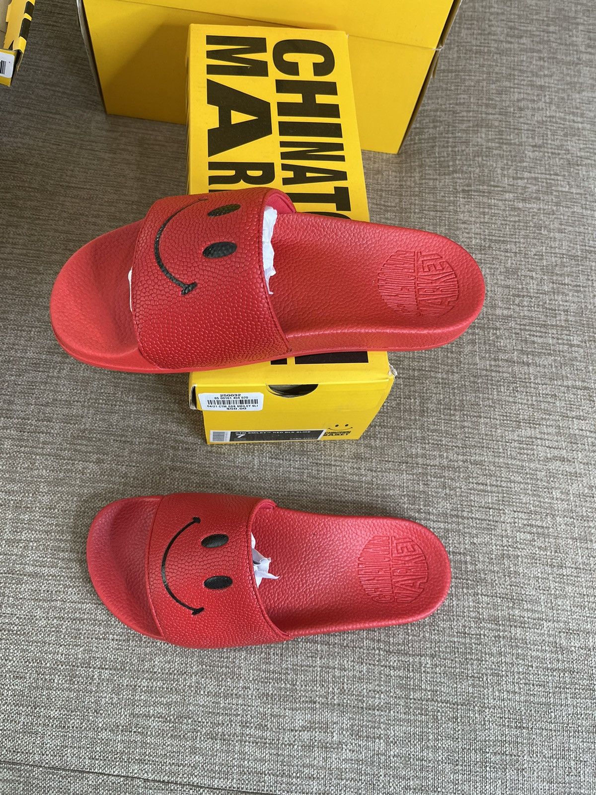 Market Chinatown Market Smiley Red Black Slides Size US 7 / EU 40 - 3 Thumbnail