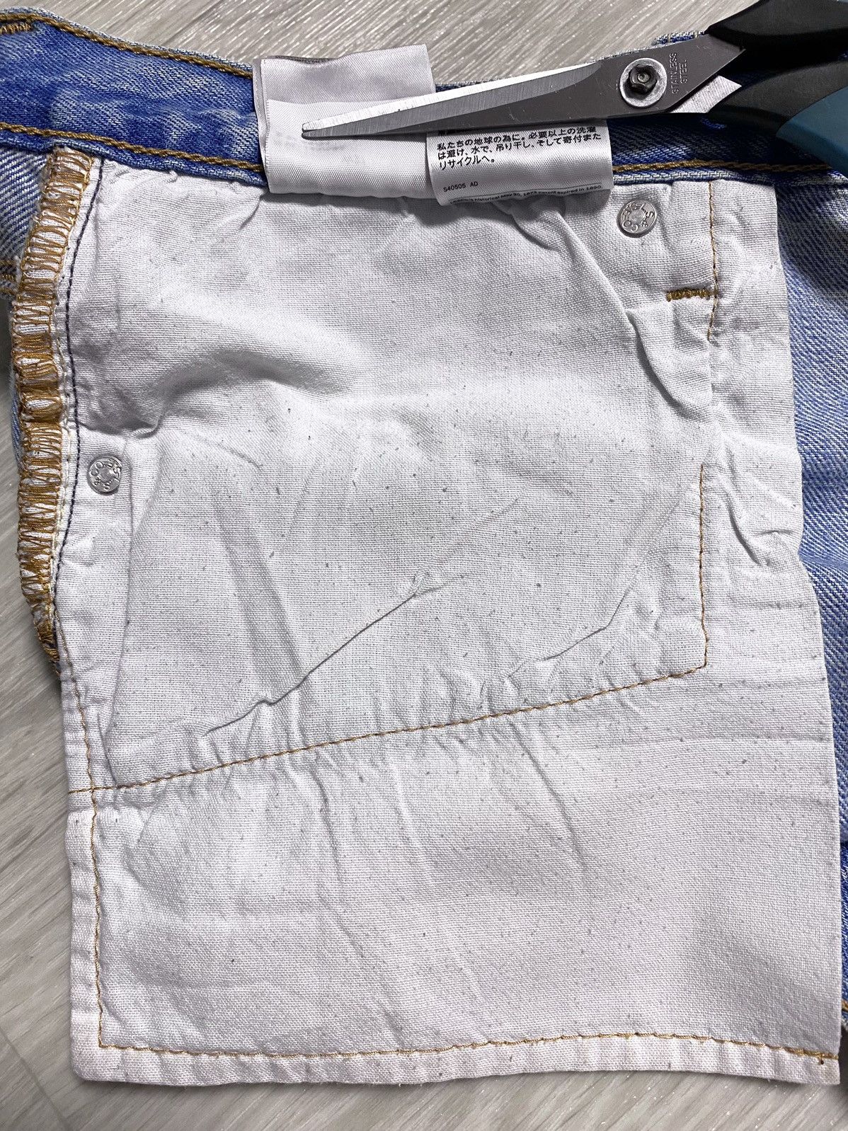 Levi's Vintage Clothing Women’s Levi’s Washed Distressed Reworked Shorts Denim Jeans Size 27" / US 4 / IT 40 - 16 Thumbnail