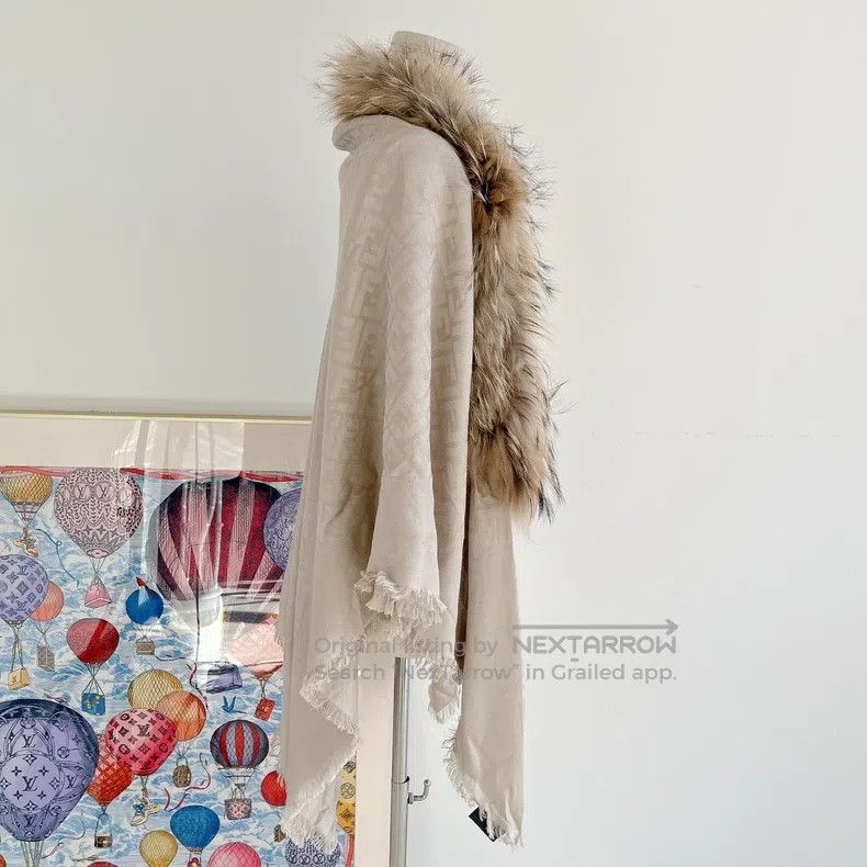 Fendi Fendi size 200*107 Fur Shawl Size ONE SIZE - 4 Thumbnail