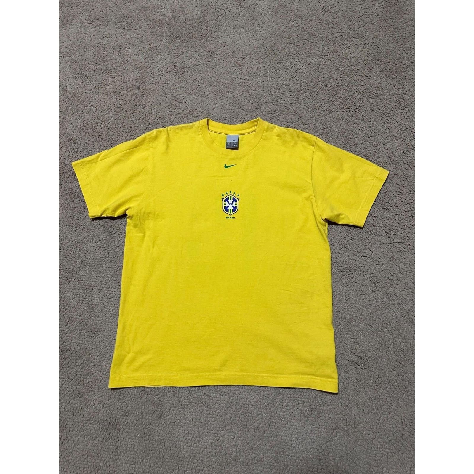 Nike Nike 2000s Brasil Ronaldinho #10 T-Shirt (L) Size US L / EU 52-54 / 3 - 1 Thumbnail