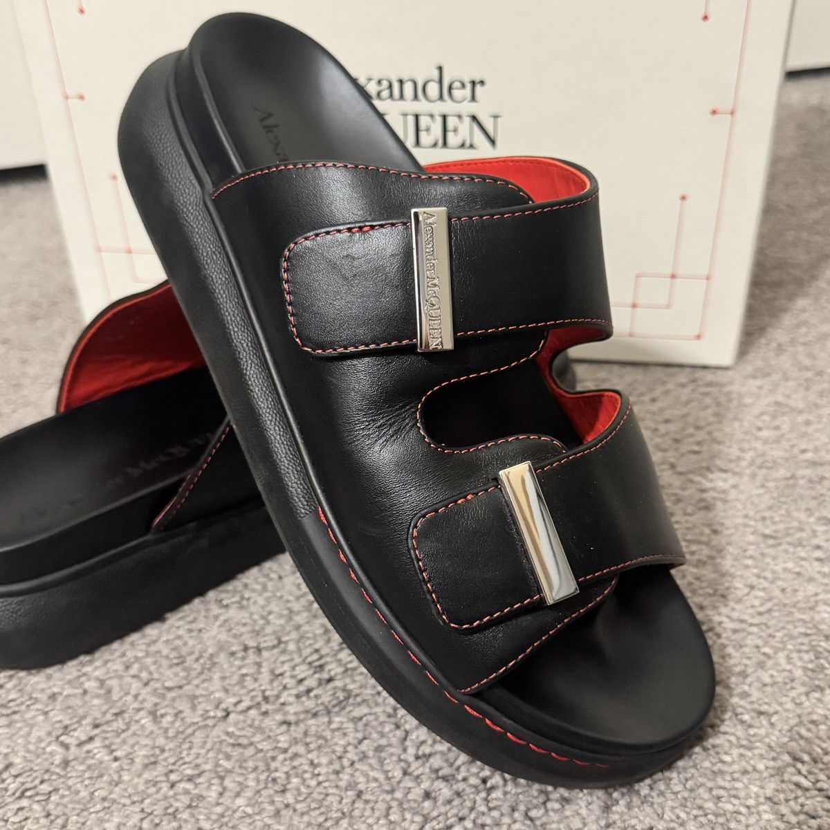 Alexander McQueen Alexander McQueen Leather Sandals in Black/Red US 8/EU 41 Size US 8 / EU 41 - 2 Thumbnail