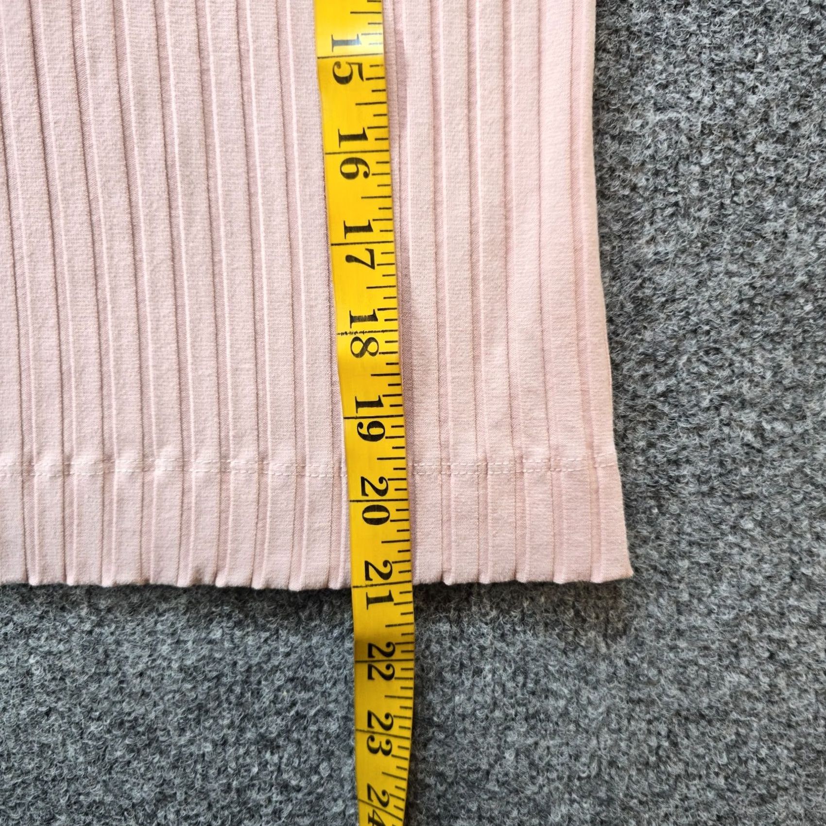 Nike Nike Top Womens Size Small Pink Ribbed Knit Yoga Collared Stretch Casual Capsule Shirt Women Small Pink Ribbed Knit Nike Top Yoga Casual Capsule Size S / US 4 / IT 40 - 6 Thumbnail
