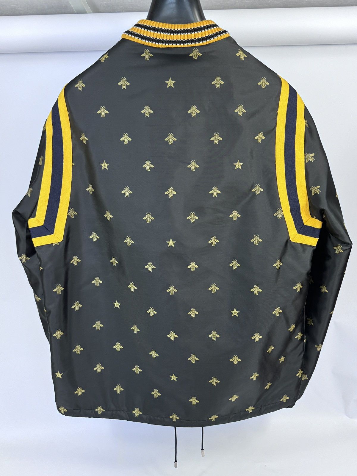 Gucci BEE PRINT LIGHT JACKET WITH DETACHABLE HOOD Size US L / EU 52-54 / 3 - 2 Thumbnail