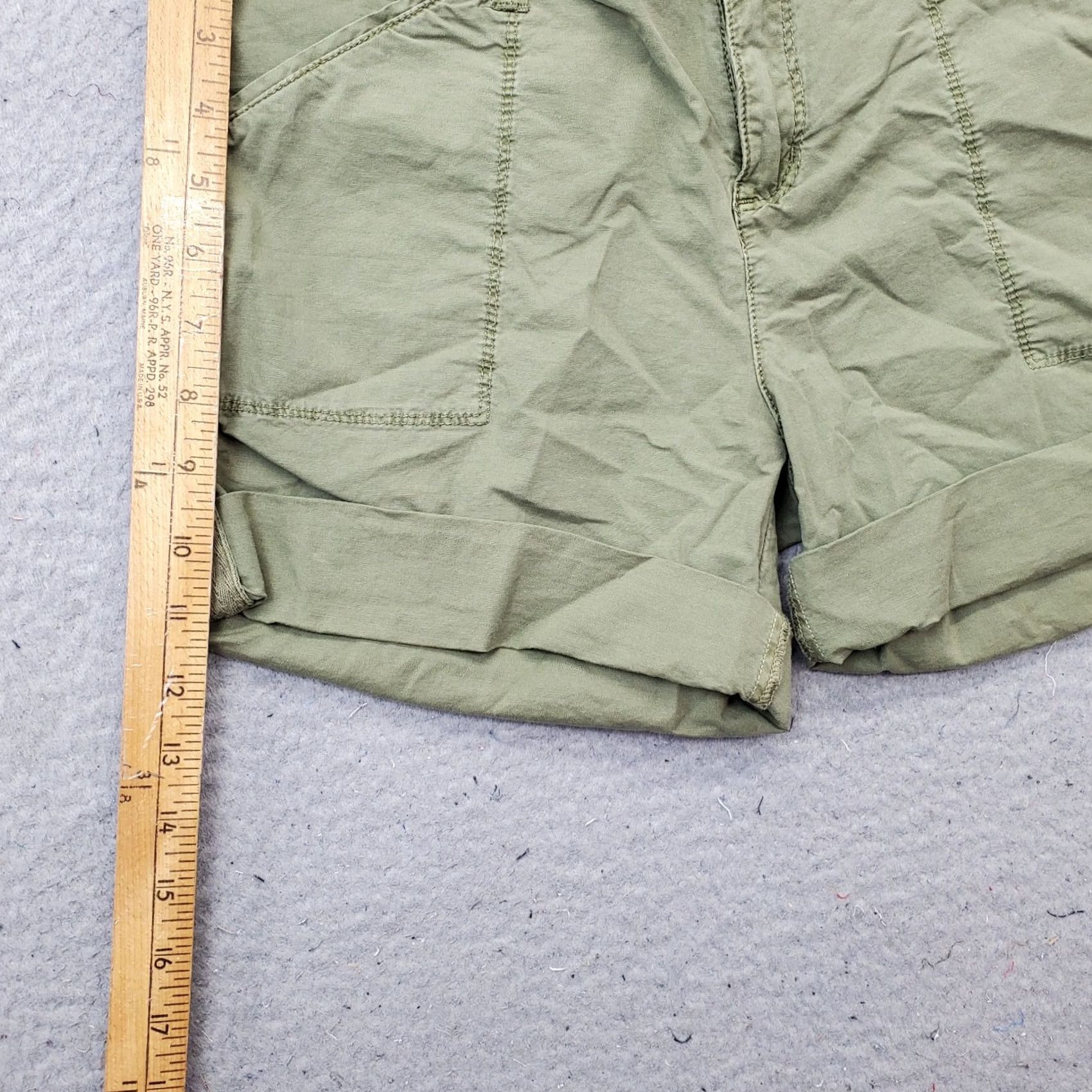 Sanctuary Sanctuary Standard Surplus Wanderer Shorts Womens 26 Green Stretch Cuffed Hem Size 26" / US 2 / IT 38 - 3 Thumbnail