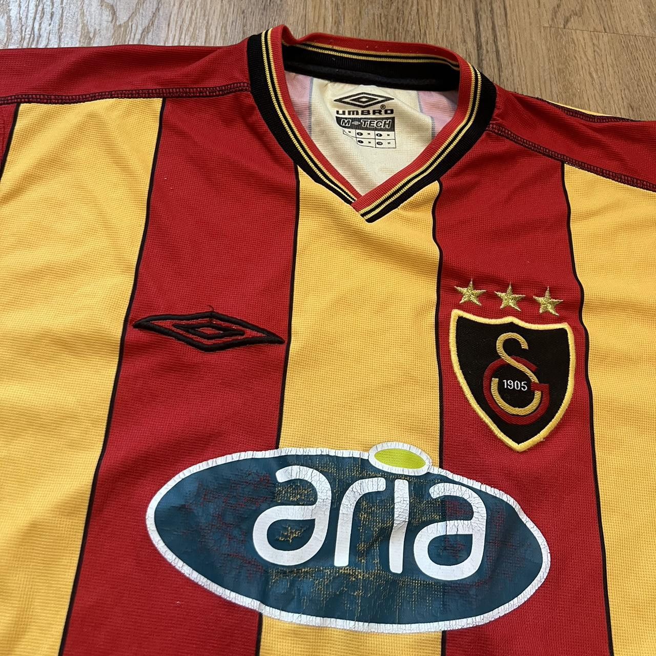 Umbro 2002-04 Galatasaray Umbro Football Shirt Turkey y2k 2000s Size US M / EU 48-50 / 2 - 3 Thumbnail