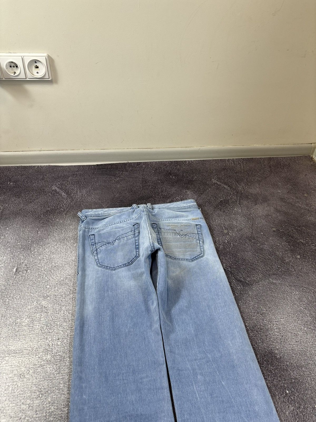 Diesel Diesel Iakop NWT Men’s Regular Slim Tapered Blue Denim Jeans Size US 28 / EU 44 - 16 Thumbnail