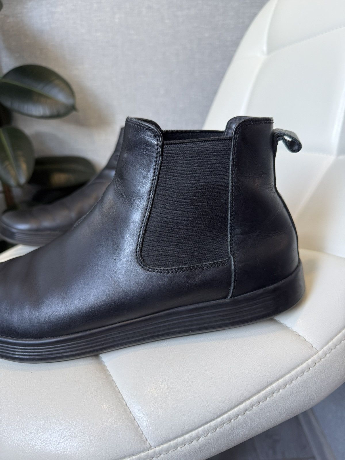 Prada Prada Black Leather Chelsea Boots Ankle Elastic Panel Shoes Size US 8.5 / EU 41-42 - 4 Thumbnail