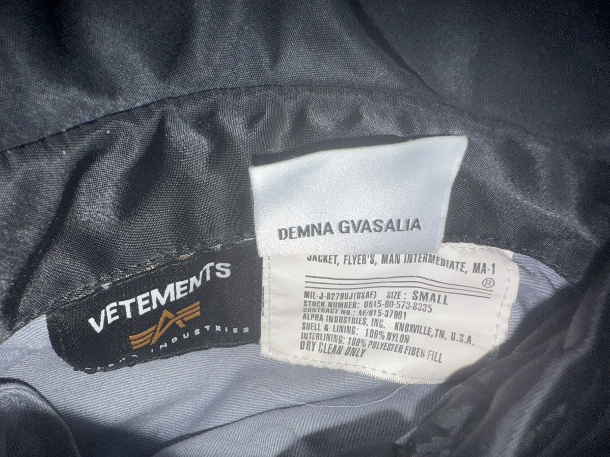 Alpha Industries × Vetements VETEMENTS SS18 Homme Emoji Reversible Bomber Size US S / EU 44-46 / 1 - 6 Thumbnail