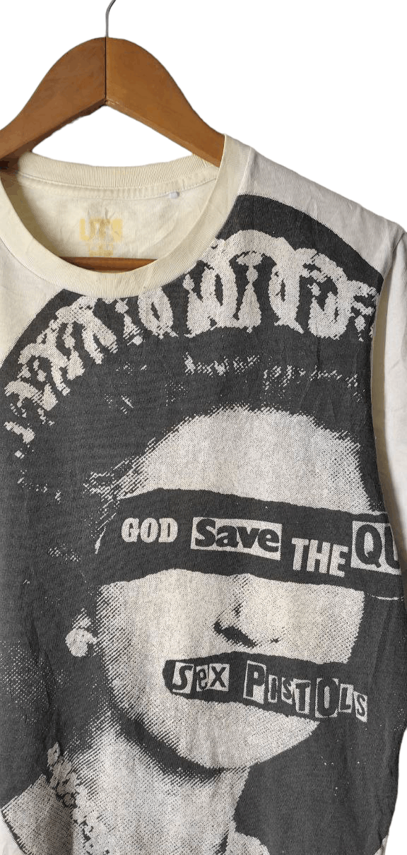Band Tees BAND SEX PISTOL GOD SAVE THE QUEEN X UNIQLO TEE Size US S / EU 44-46 / 1 - 4 Thumbnail