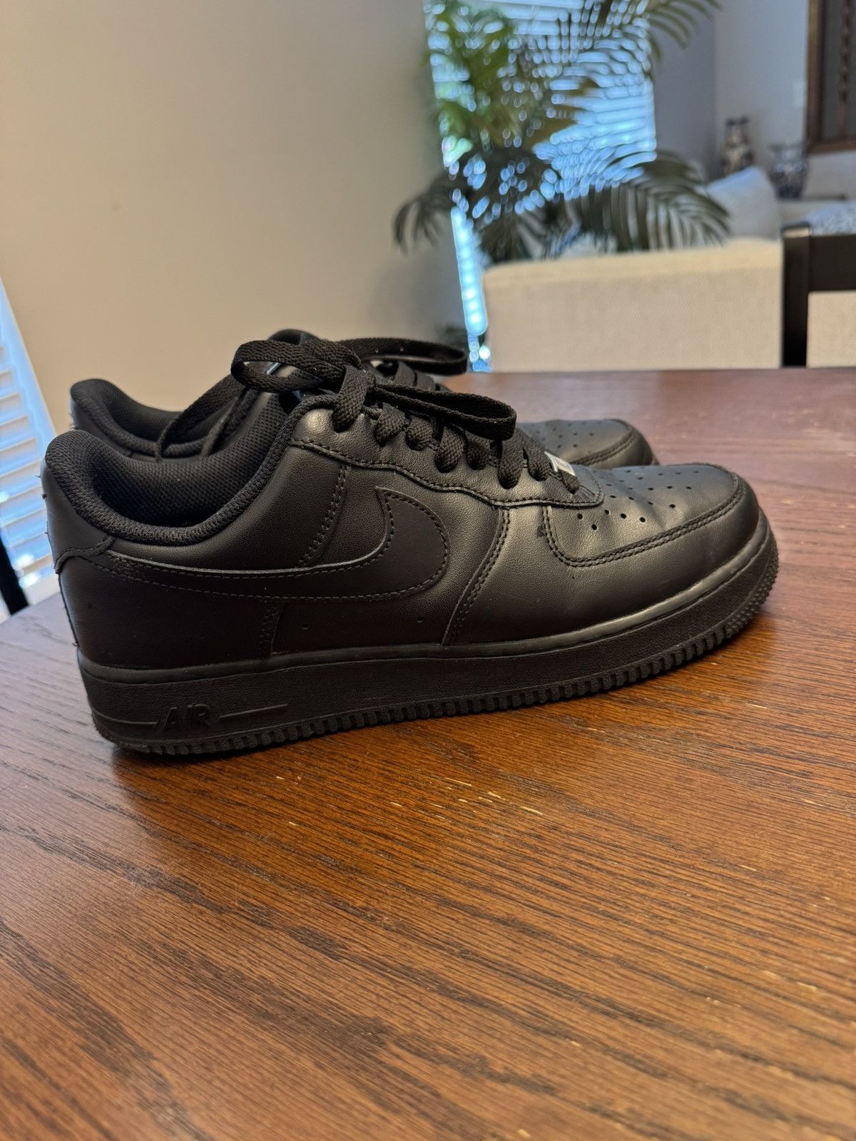 Nike Air Force 1 Black Size US 8.5 / EU 41-42 - 1 Thumbnail