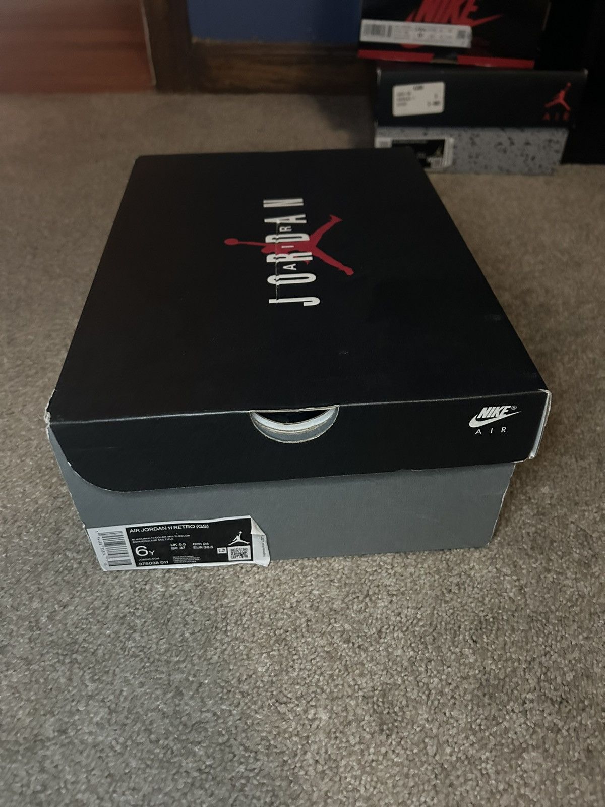 Jordan Brand Air Jordan 11 Retro (GS) Size US 6 / EU 39 - 1 Thumbnail
