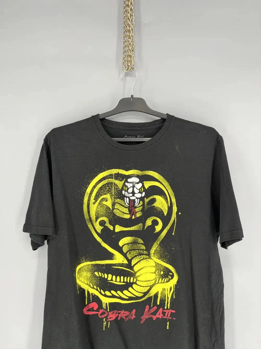 Band Tees Bioworld Cobra Kai Men's Graphic Tee Medium Black Size US M / EU 48-50 / 2 - 6 Thumbnail