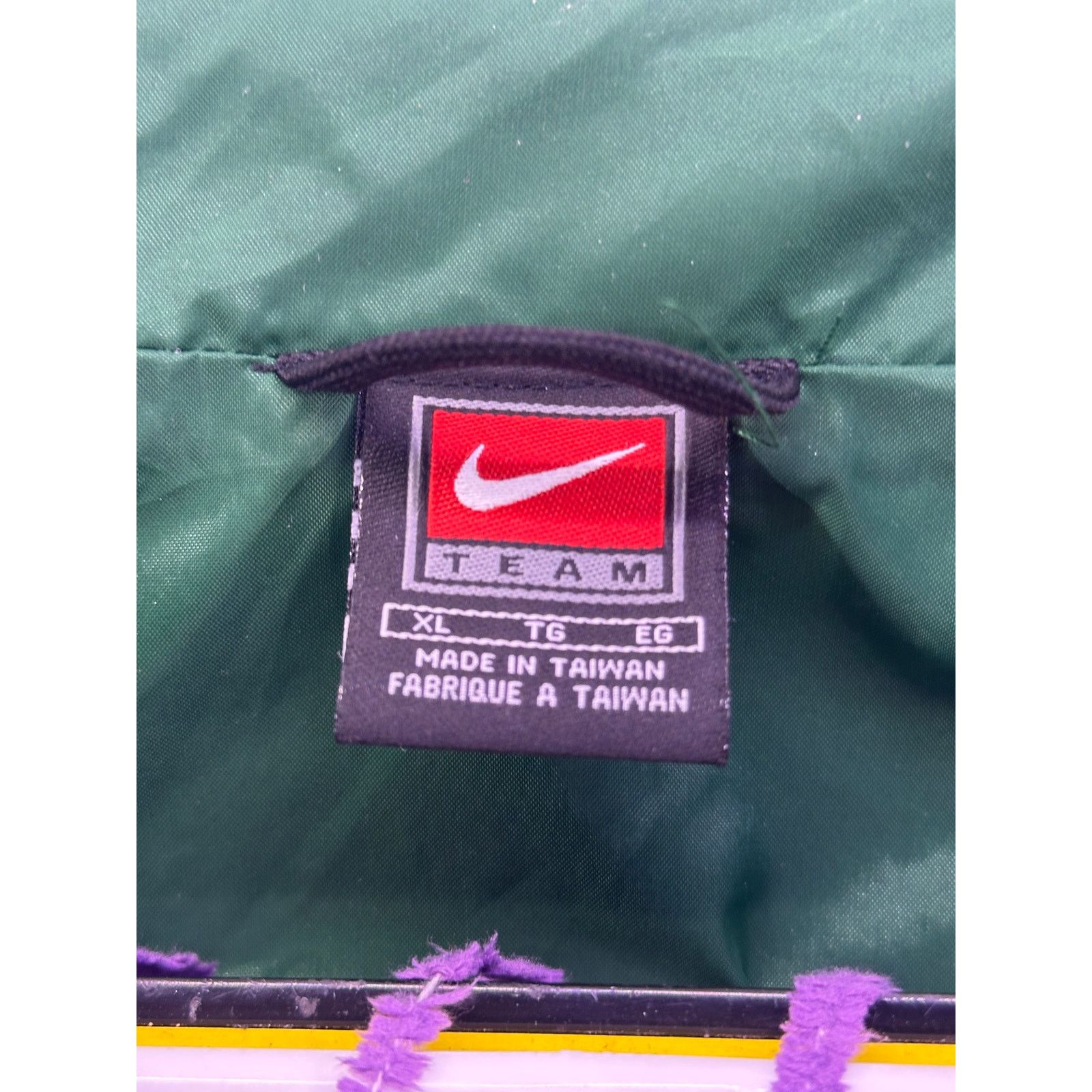Nike Vintage Nike Green Windbreaker Full Zip up Jacket Size XL Size US XL / EU 56 / 4 - 5 Thumbnail