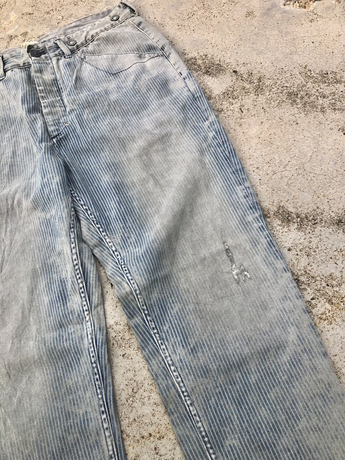 Other FADED STRIPED BUCKLE BACK JEANS BY DENIM CO Size US 33 - 6 Thumbnail