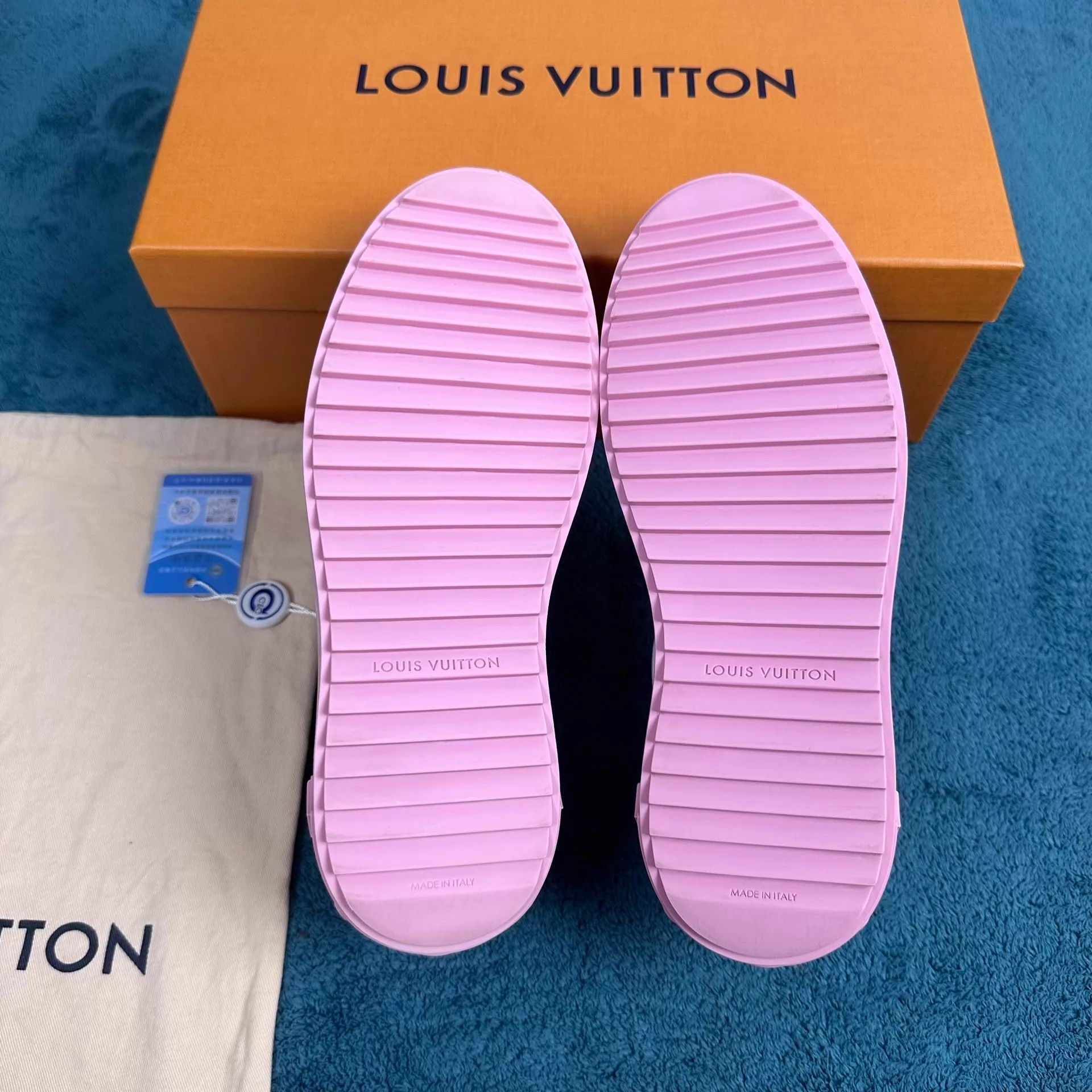Louis Vuitton LV Time Out Low-Top Leather Sneaker White & Pink Size US 5 / IT 35 - 5 Thumbnail