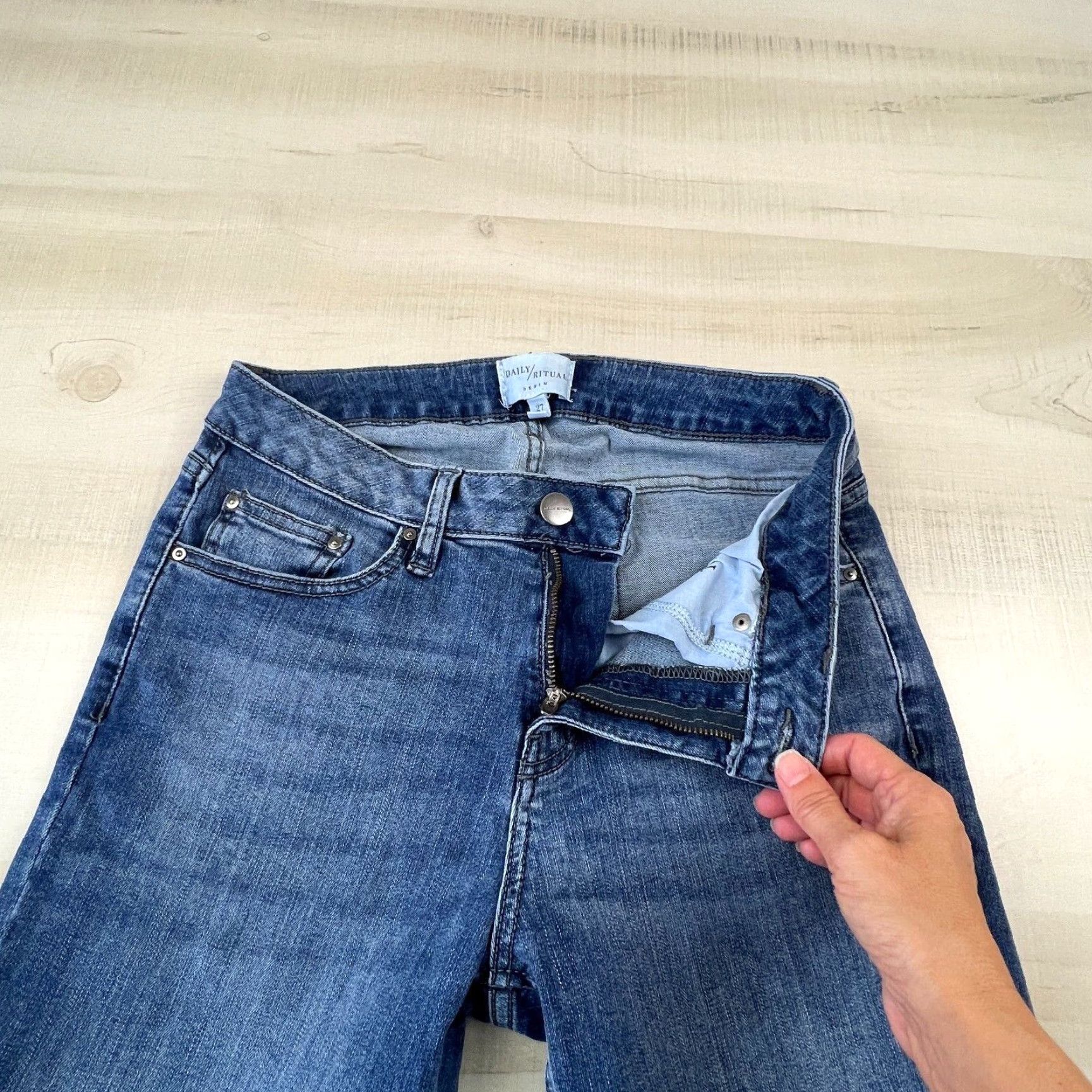 Vintage Daily Ritual Women's Medium Wash Cropped Jeans 27 Mid Rise Blue Size 27" / US 4 / IT 40 - 3 Thumbnail