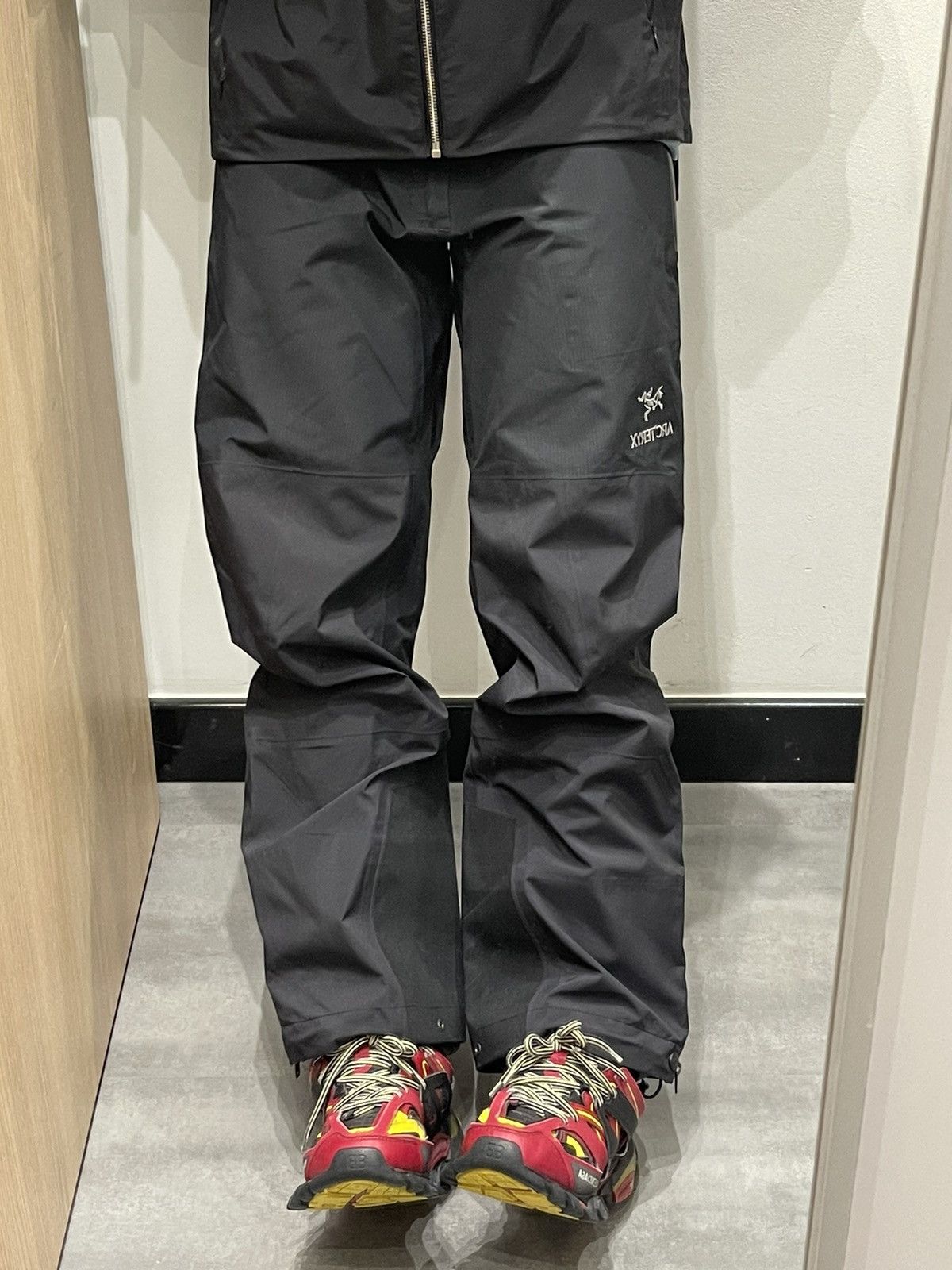 Arc'teryx Arc'Teryx Beta AR Technical Full Zipped Black Ski Pants Size US 32 / EU 48 - 1 Thumbnail