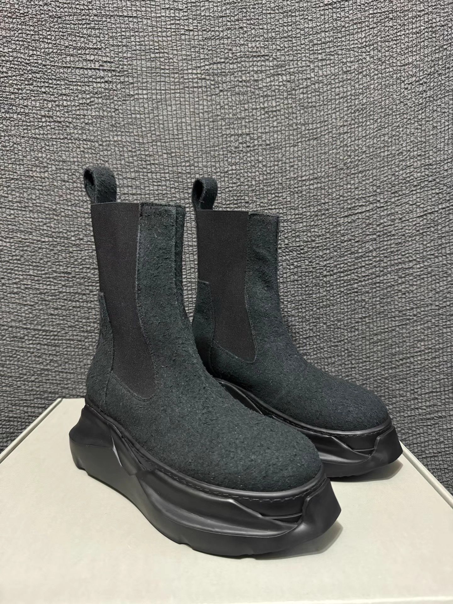 Rick Owens Rick Owens 23FW distressed leather tank sole Chelsea boots. Size US 6 / IT 36 - 5 Thumbnail