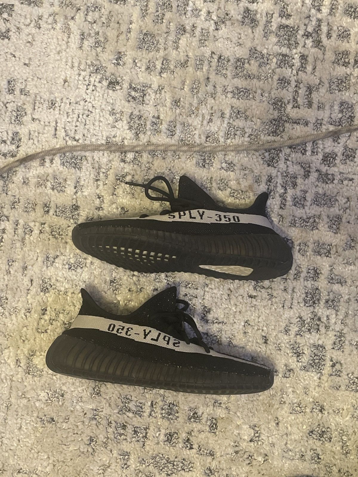 Yeezy Yeezy 350 V2 Core Black Whit Size US 10 / EU 43 - 2 Thumbnail