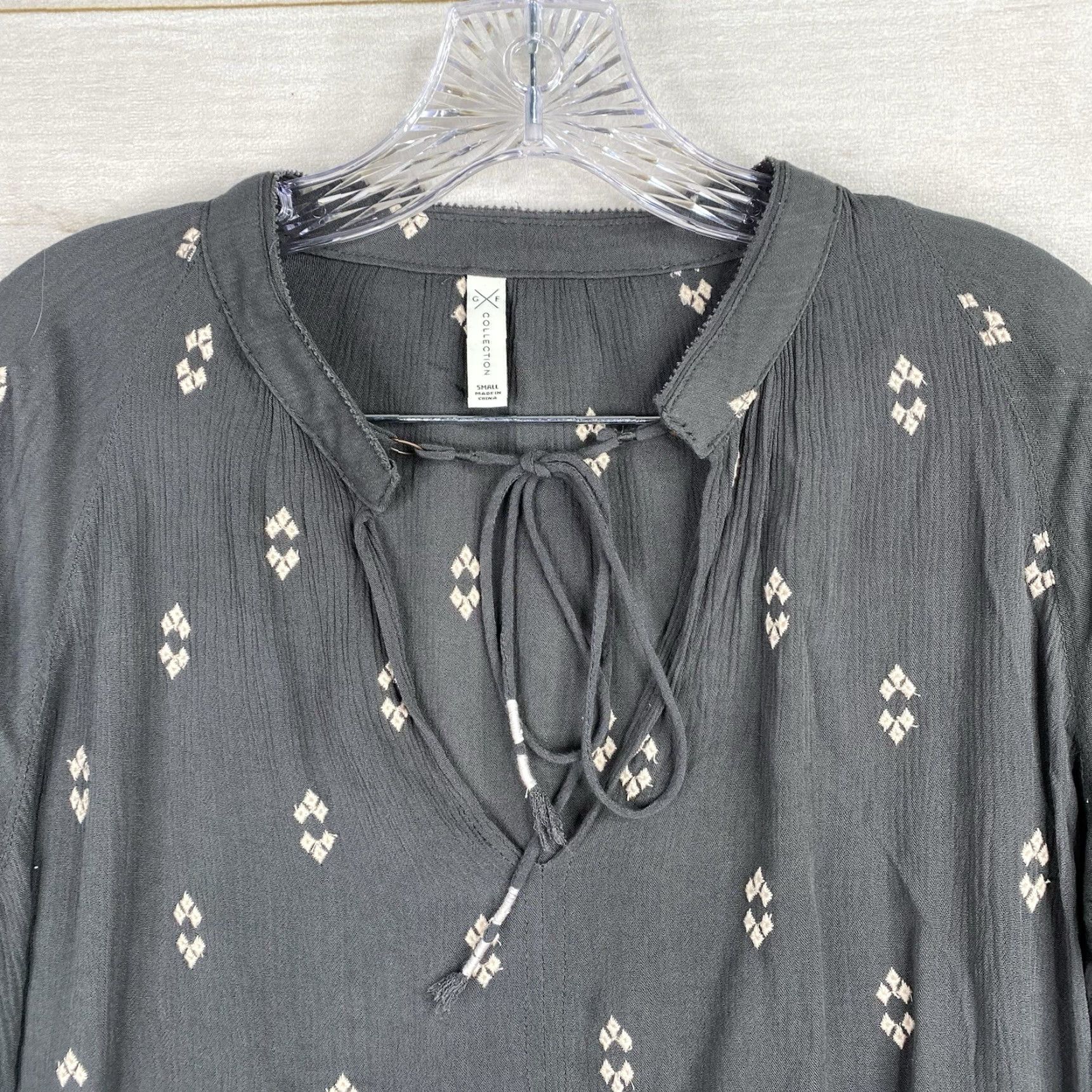 Vintage Gently Fawn Top Womens S Gray Tie Neck Pleated Flowy Rayon V-Neck 3/4 Sleeve Blouse Clothing Size S / US 4 / IT 40 - 2 Thumbnail