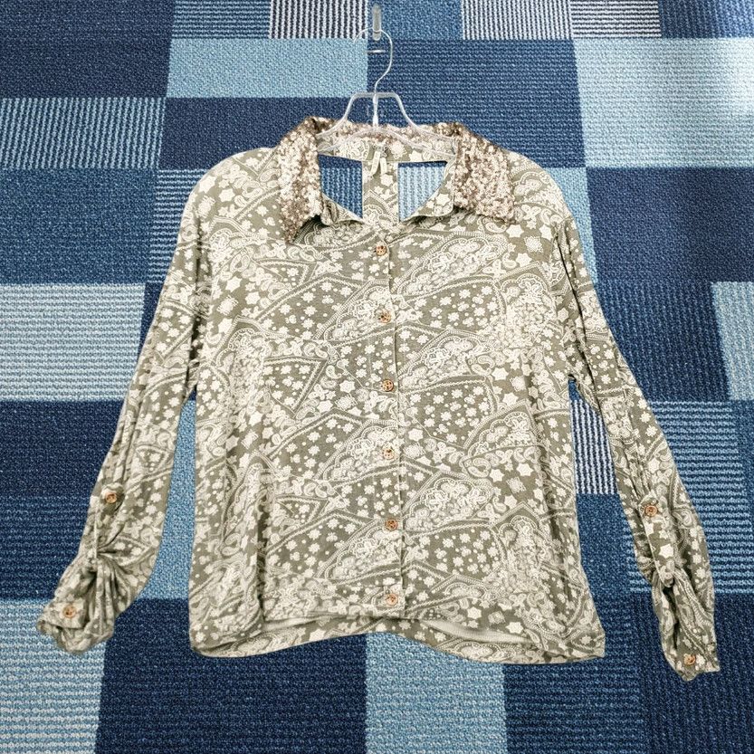 BKE BKE Button-Up Shirt Womens M Green Paisley Sequins Open Back Long Sleeves Size M / US 6-8 / IT 42-44 - 1 Thumbnail