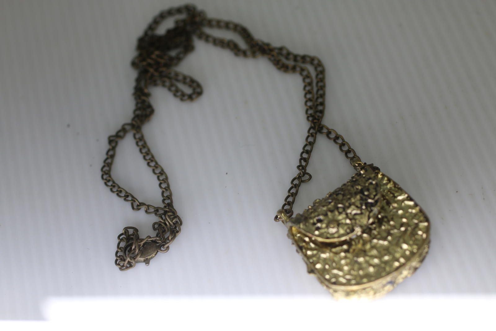 Unknown London Vintage Gold Tone Mini Purse Locket Pendant Necklace Floral Size ONE SIZE - 1 Thumbnail