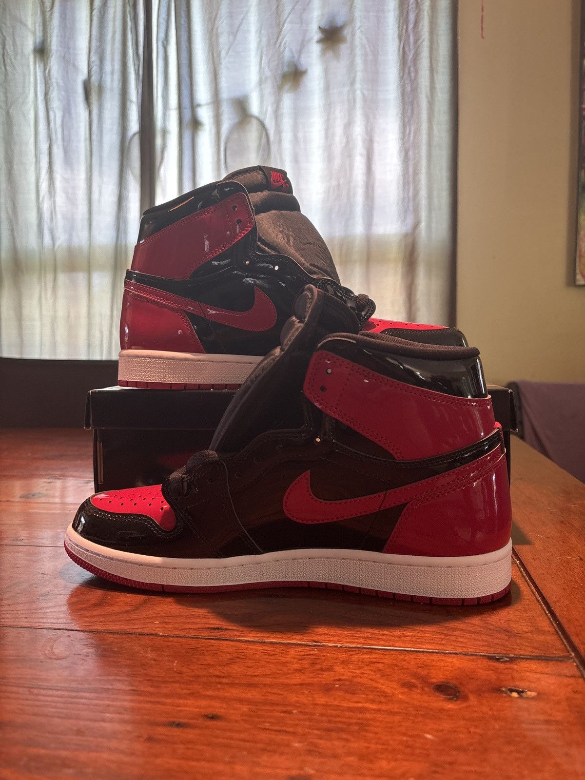 Jordan Brand Jordan 1 High OG Patent Bred Size US 9.5 / EU 42-43 - 2 Thumbnail