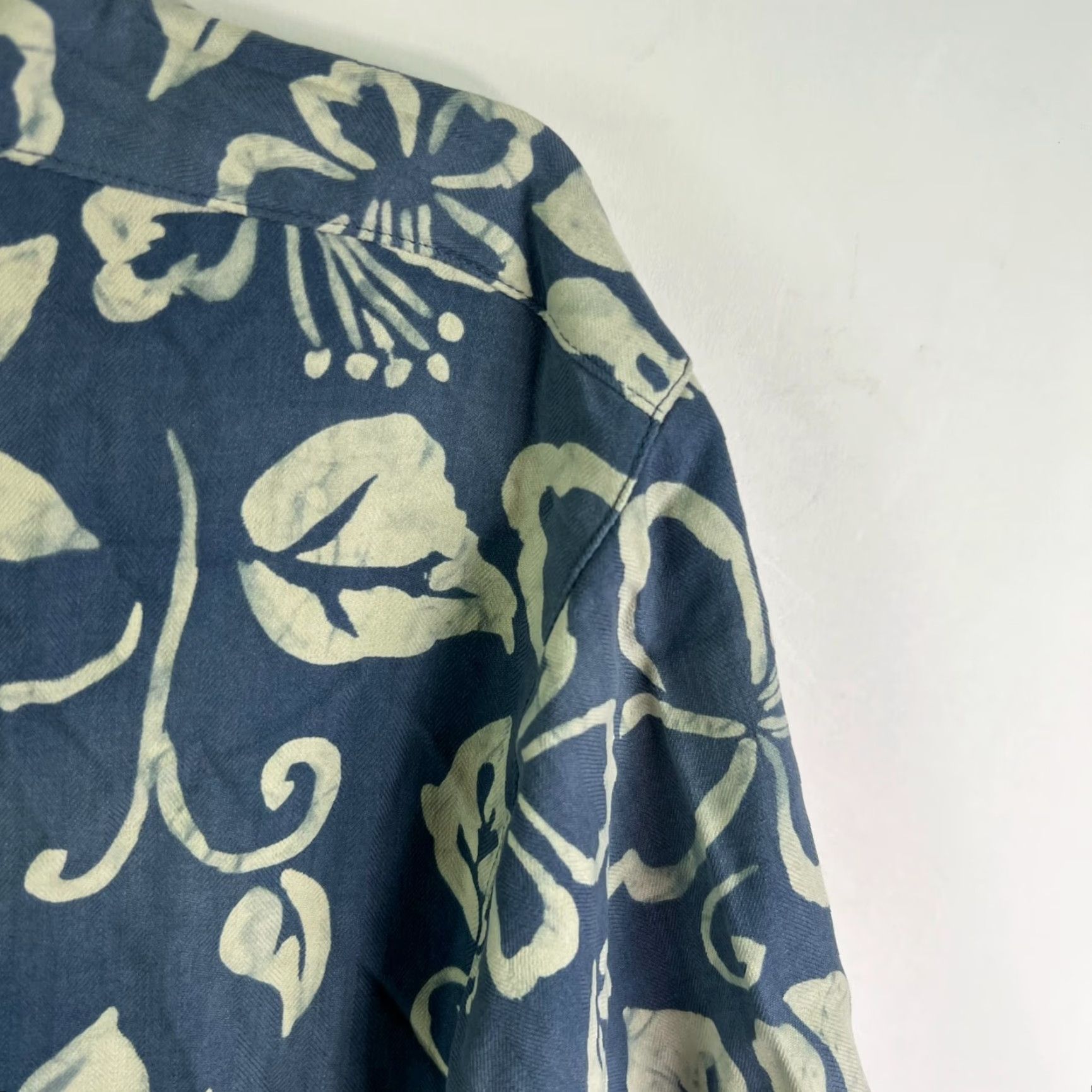 Vintage Barma Bibas Button-Up Shirt Mens XL Blue Silk Floral Short Sleeve Collared Pockets 100% Silk All Seasons Vintage No Floral Pattern Male Clothing Size US XL / EU 56 / 4 - 3 Thumbnail