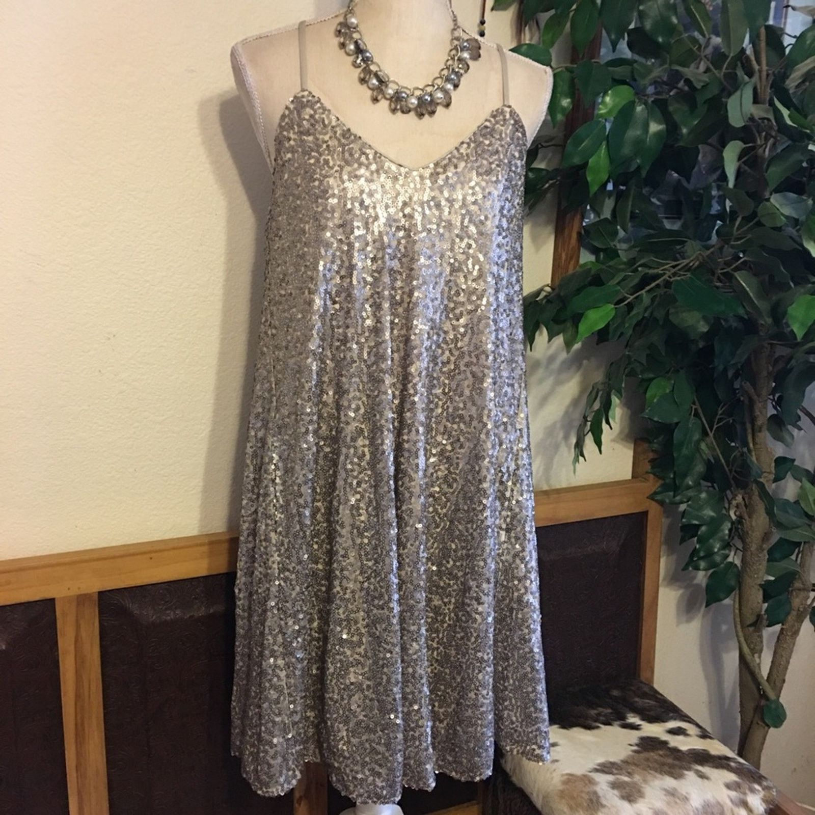 Laundry by Shelli Segal Laundry by Shelli Segal sequin cocktail dress NWT Size M / US 6-8 / IT 42-44 - 3 Thumbnail