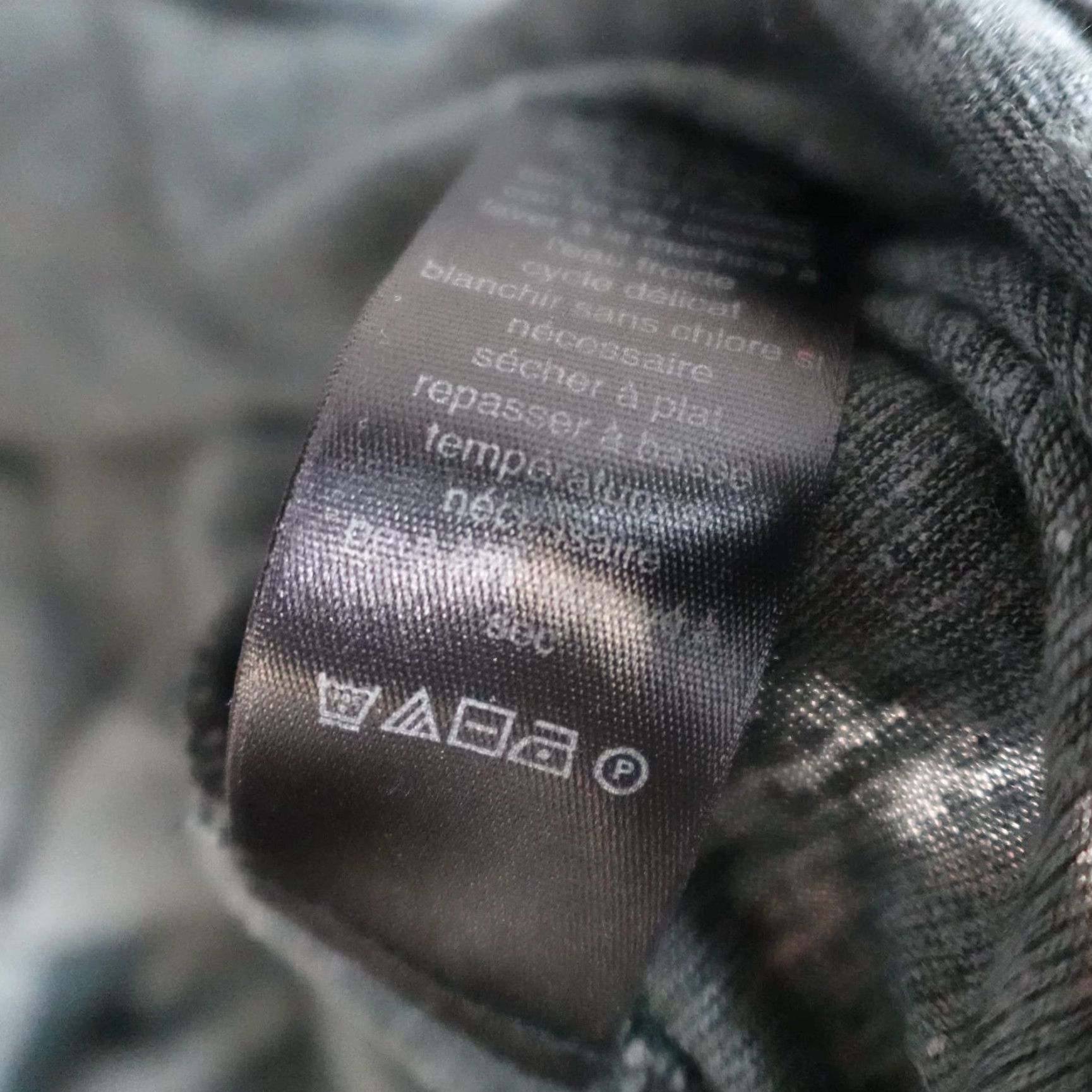 John Varvatos John Varvatos Polo Shirt L Gray Striped Luxe Ramie Viscose Polo Shirt Mens L Gray Striped Polo Shirt Size US L / EU 52-54 / 3 - 4 Thumbnail