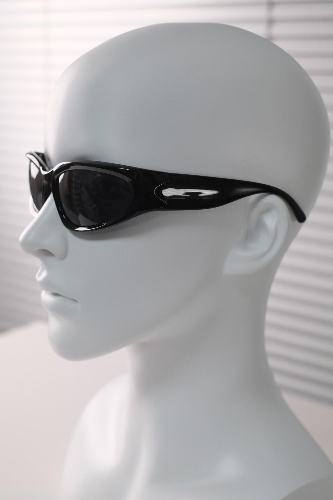 Japanese Brand Vintage Y2k Avant Garde Futuristic Black Sunglasses Unisex Size ONE SIZE - 7 Thumbnail